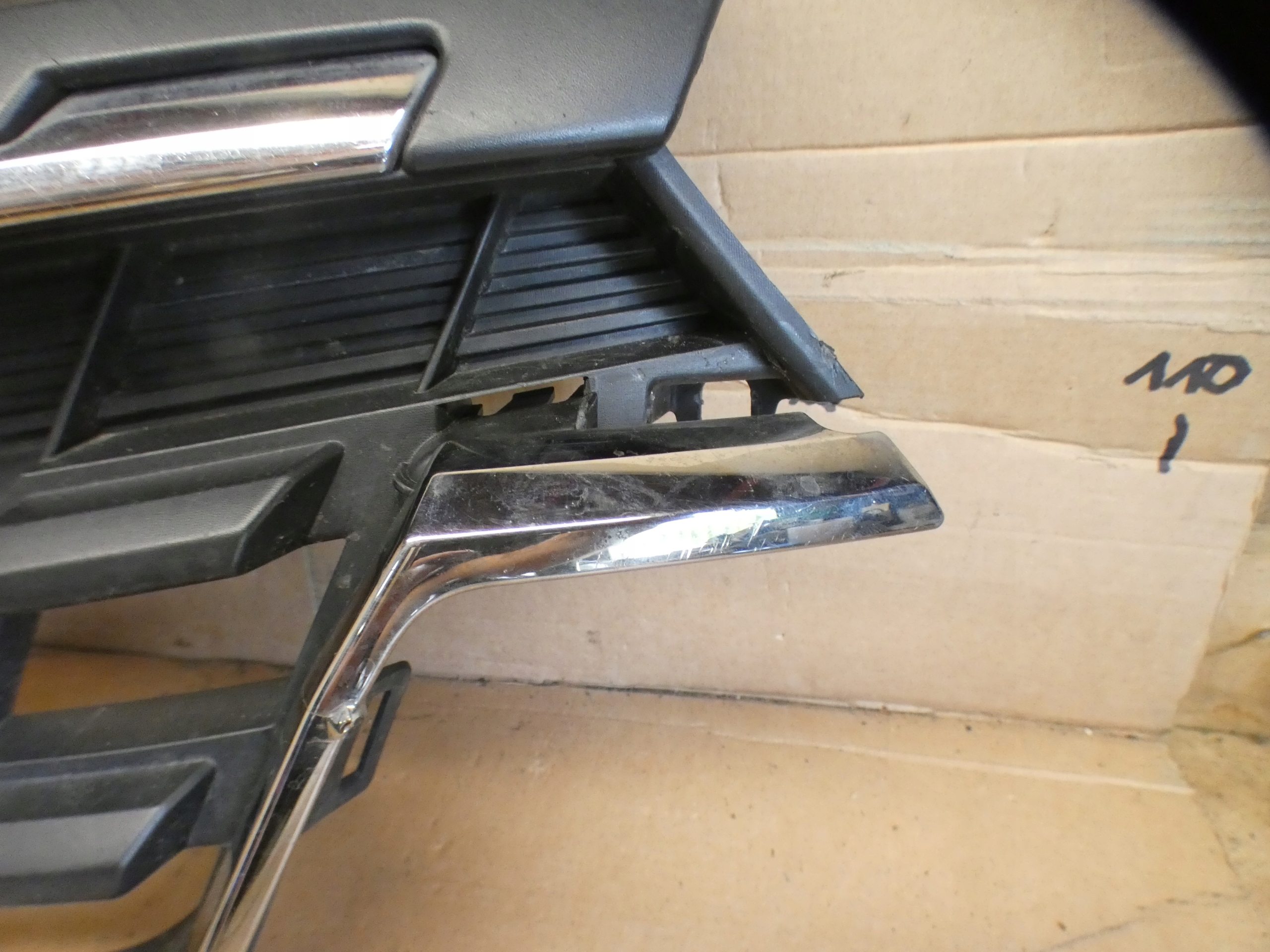 Grille RENAULT EXPRESS II 622565187R