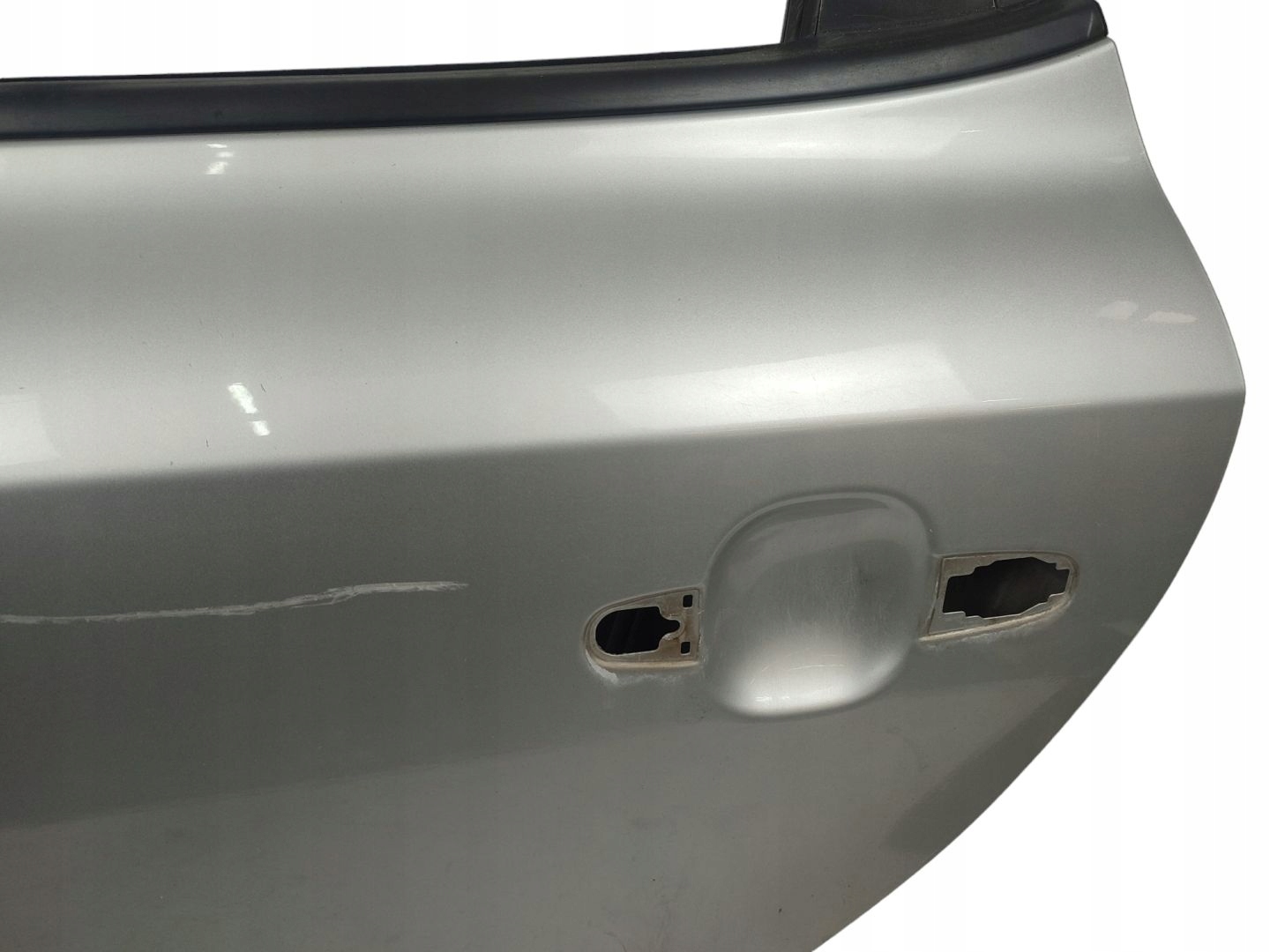 DRZWI LEWY TYŁ KIA CEED I 1 ED (2006-2009) SW KOMBI KOD LAKIERU 9S Typ samochodu Samochody osobowe