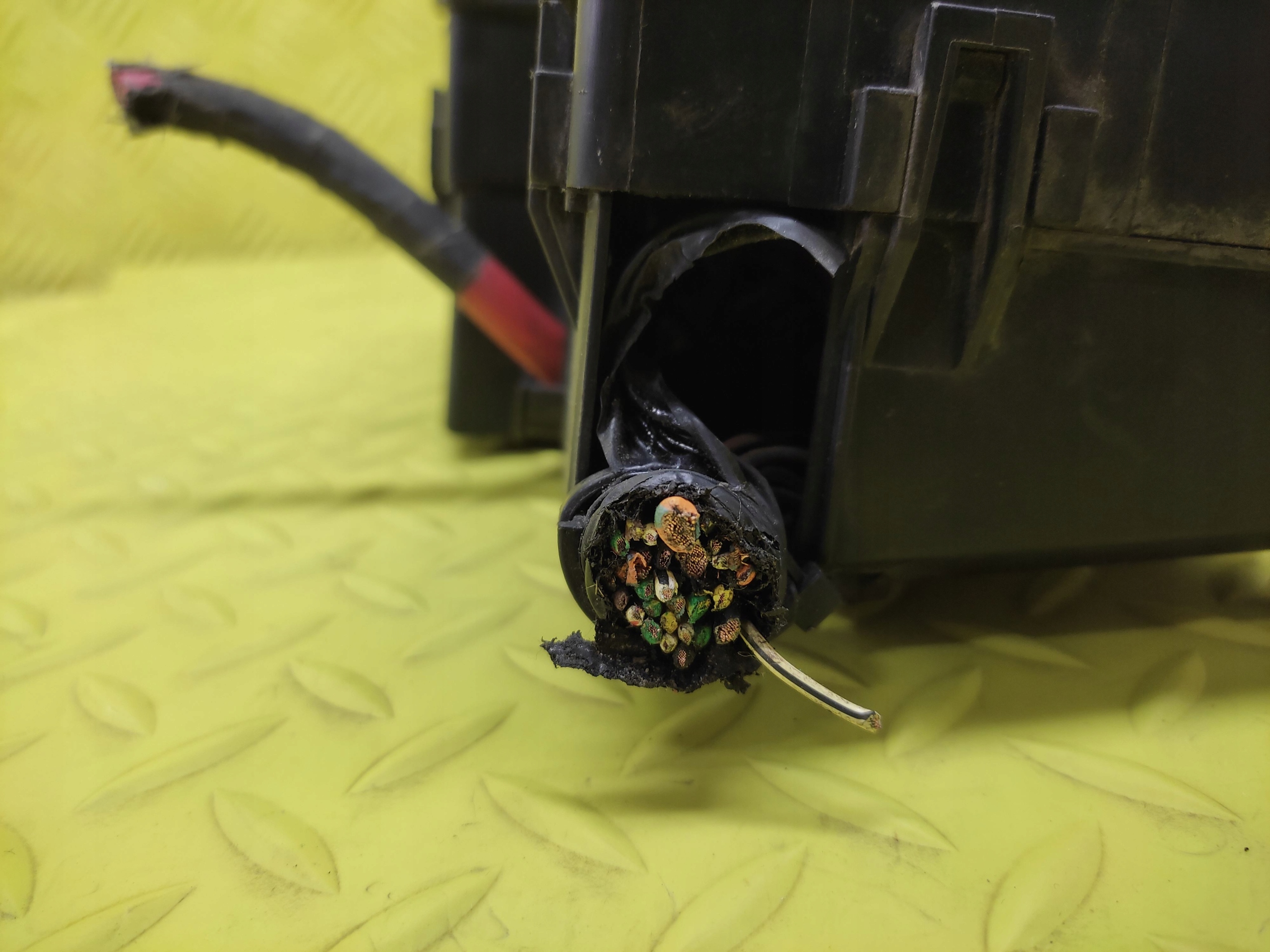 VOLVO V50 2.5 Module fusibles 518818000