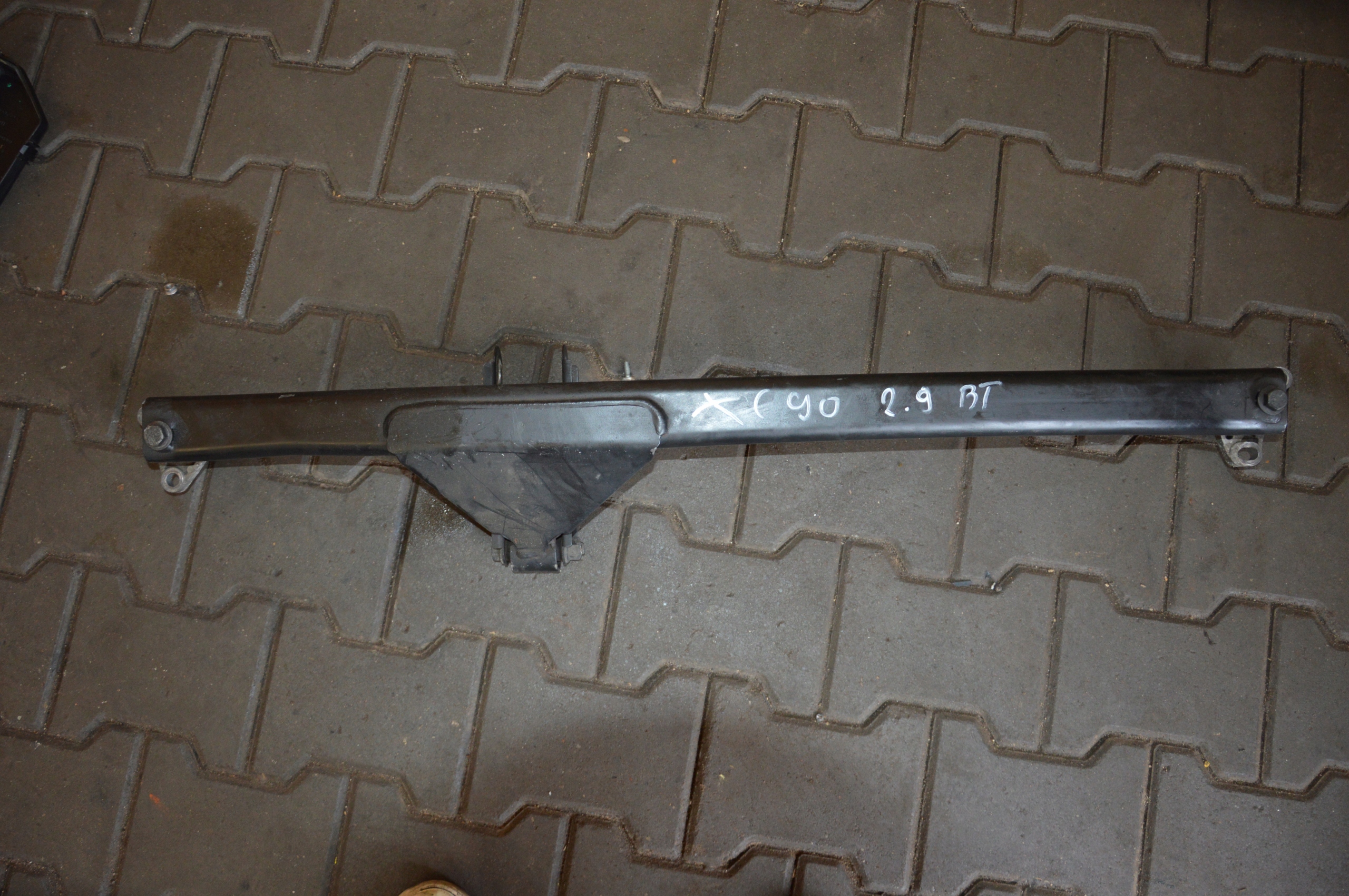 Volvo XC 90 T6 rozpórka kielichów