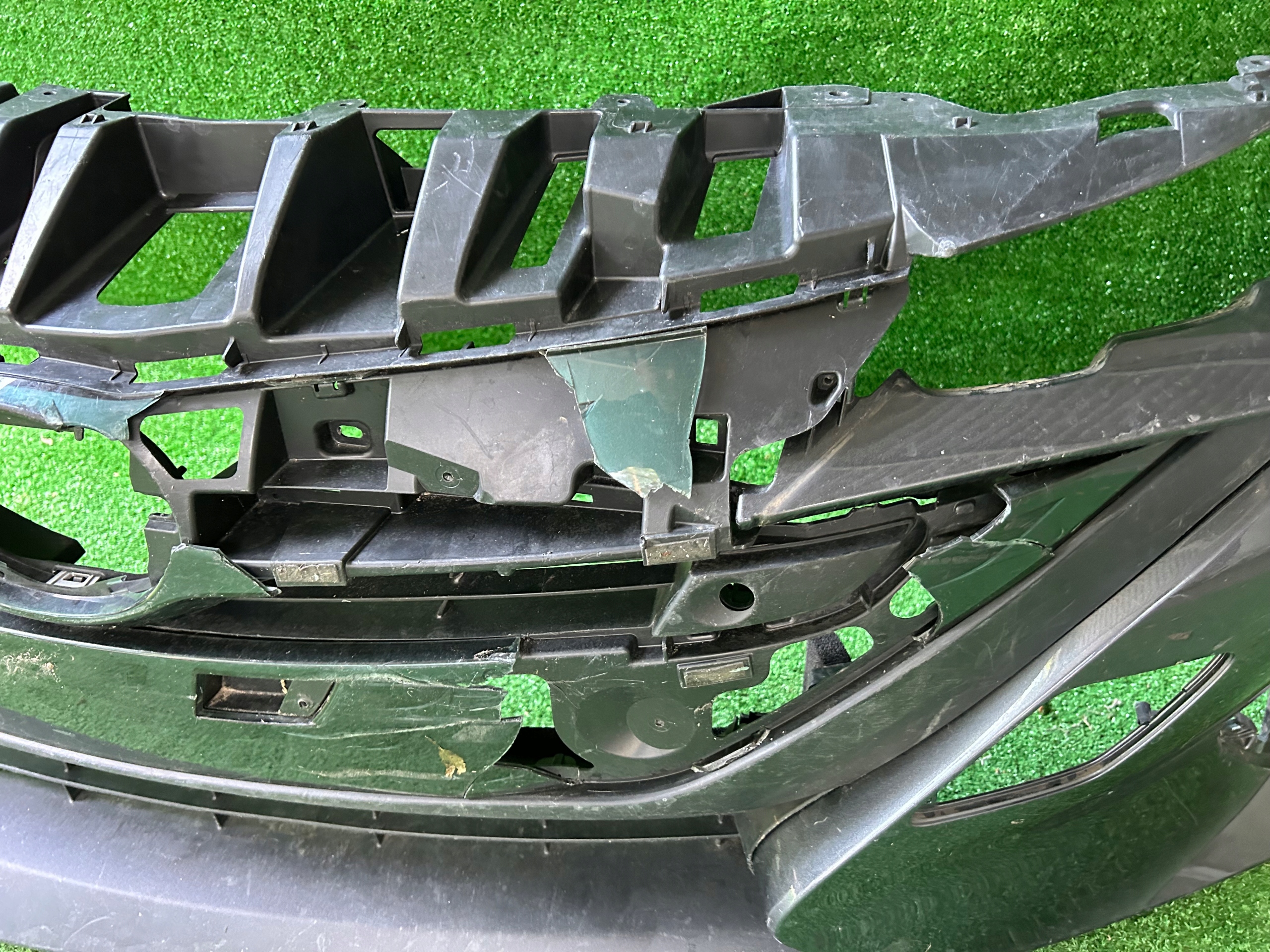 Toyota Prius 16- spoiler In nárazník předek přední
