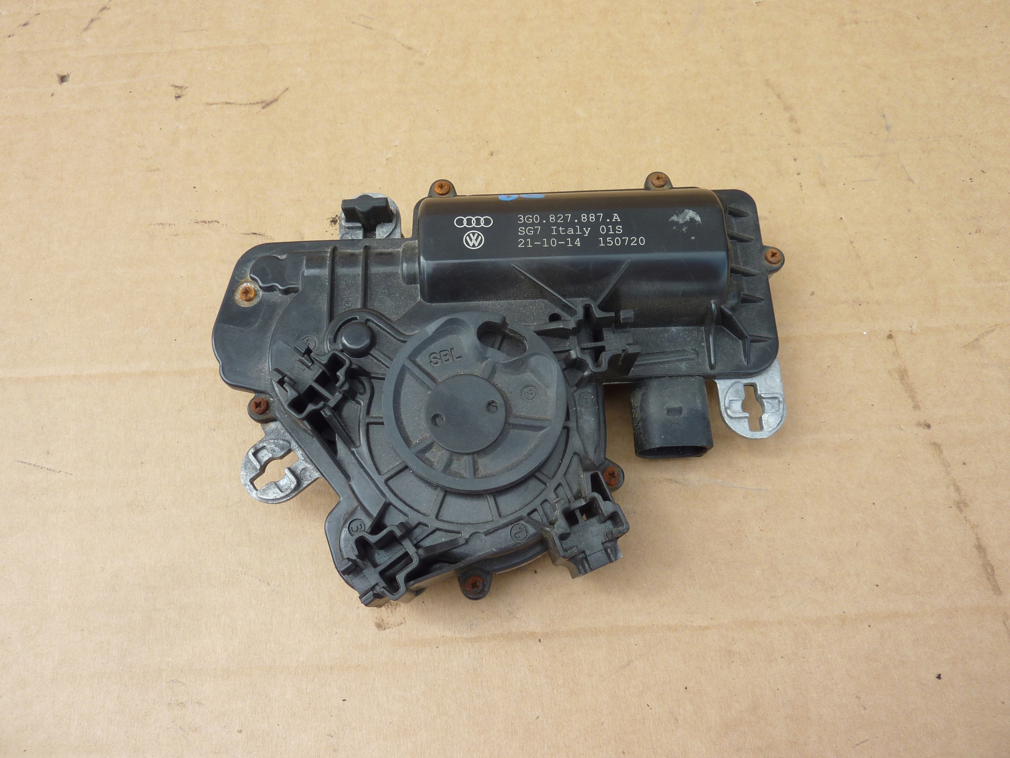 3G0827887A - Замок задней двери багажника VW PASSAT B8 универсал