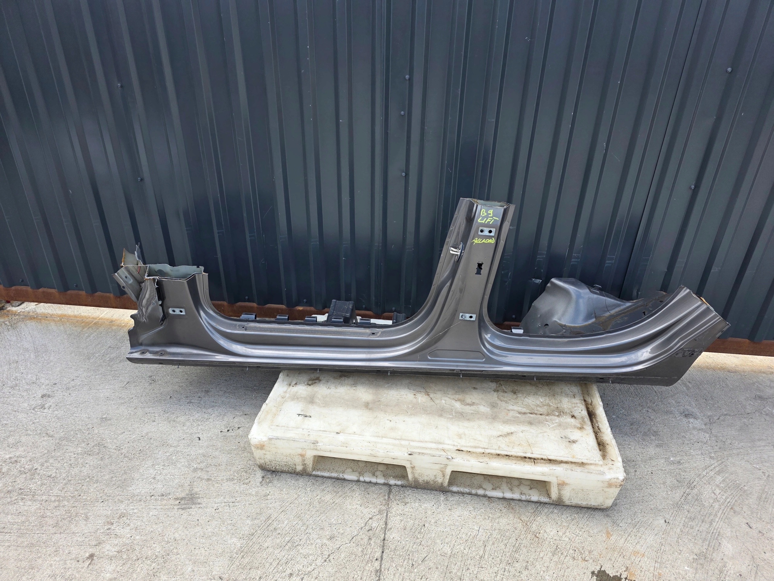 quarter threshold left AUDI A4 B9 LIFT ALLROAD original !