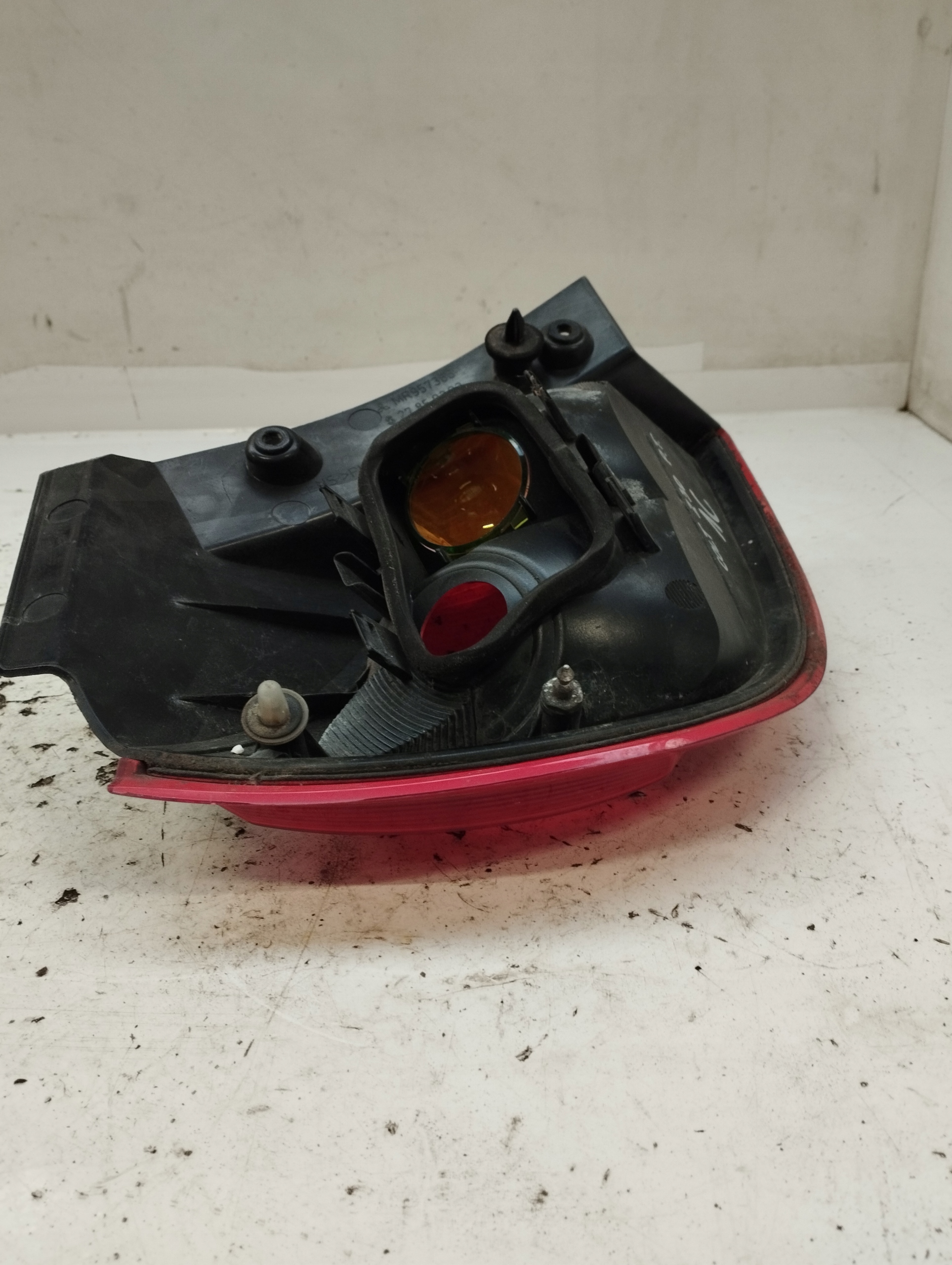 фонарь правый mitsubishi Colt Z30 2004-2012 MR957366 оригинал