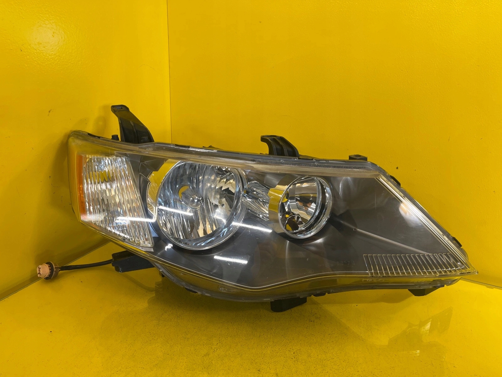 light right MITSUBISHI OUTLANDER II 06-10 XENON