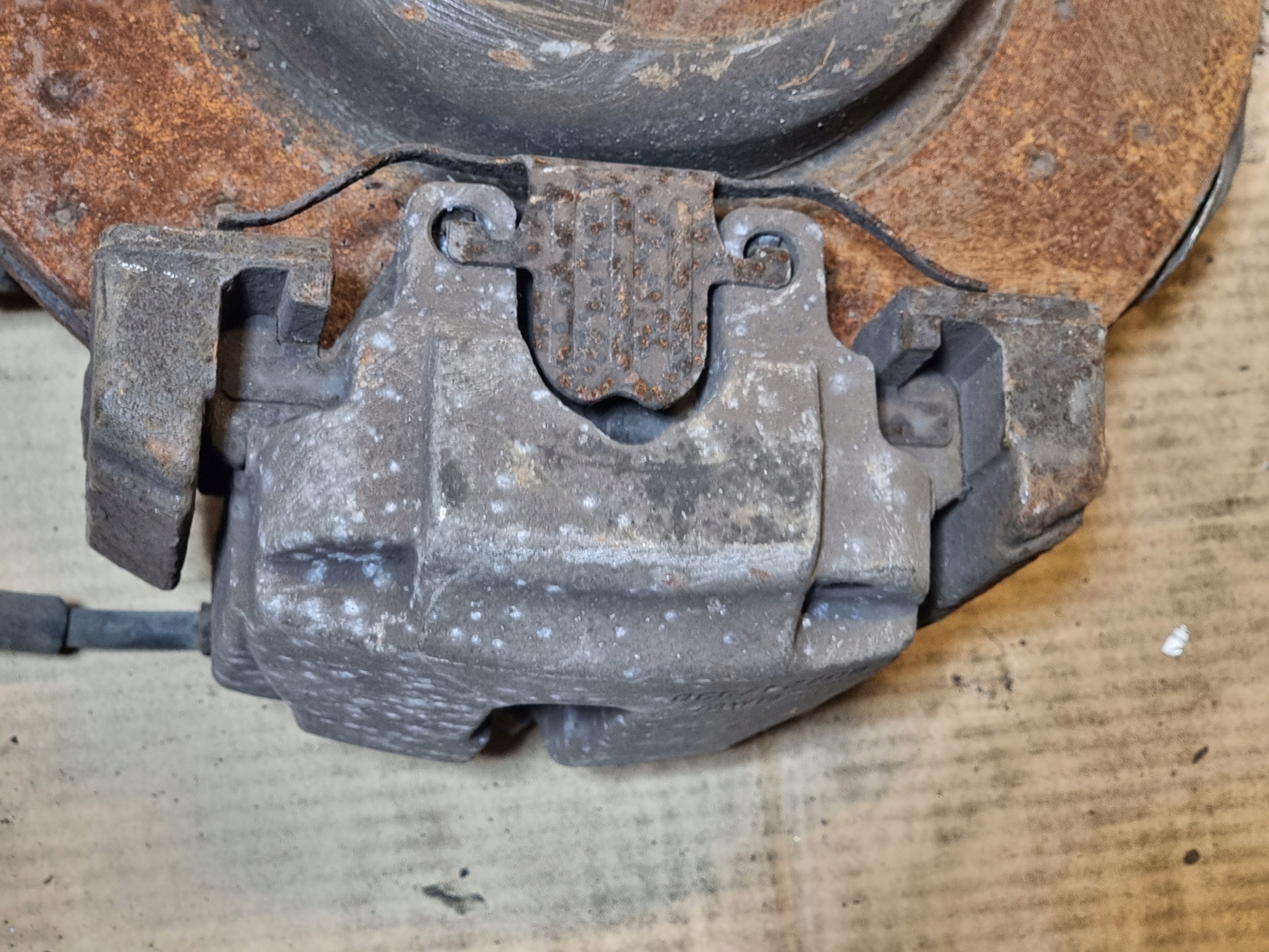 swing caliper right front BMW 5 F11 2.0D