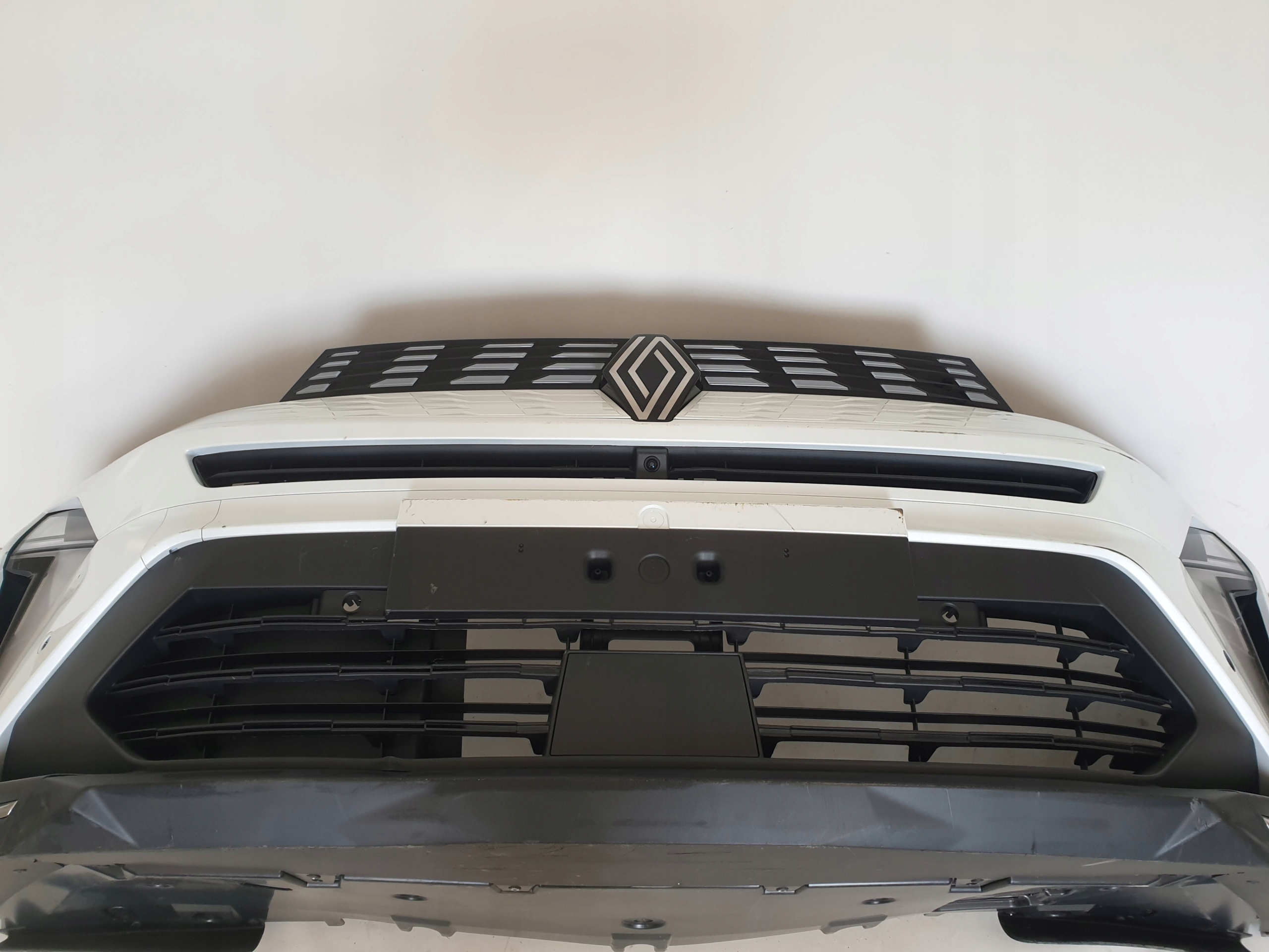 RENAULT SYMBIOZ 2024-> bumper front PDC LED RADAR cover KAMERA