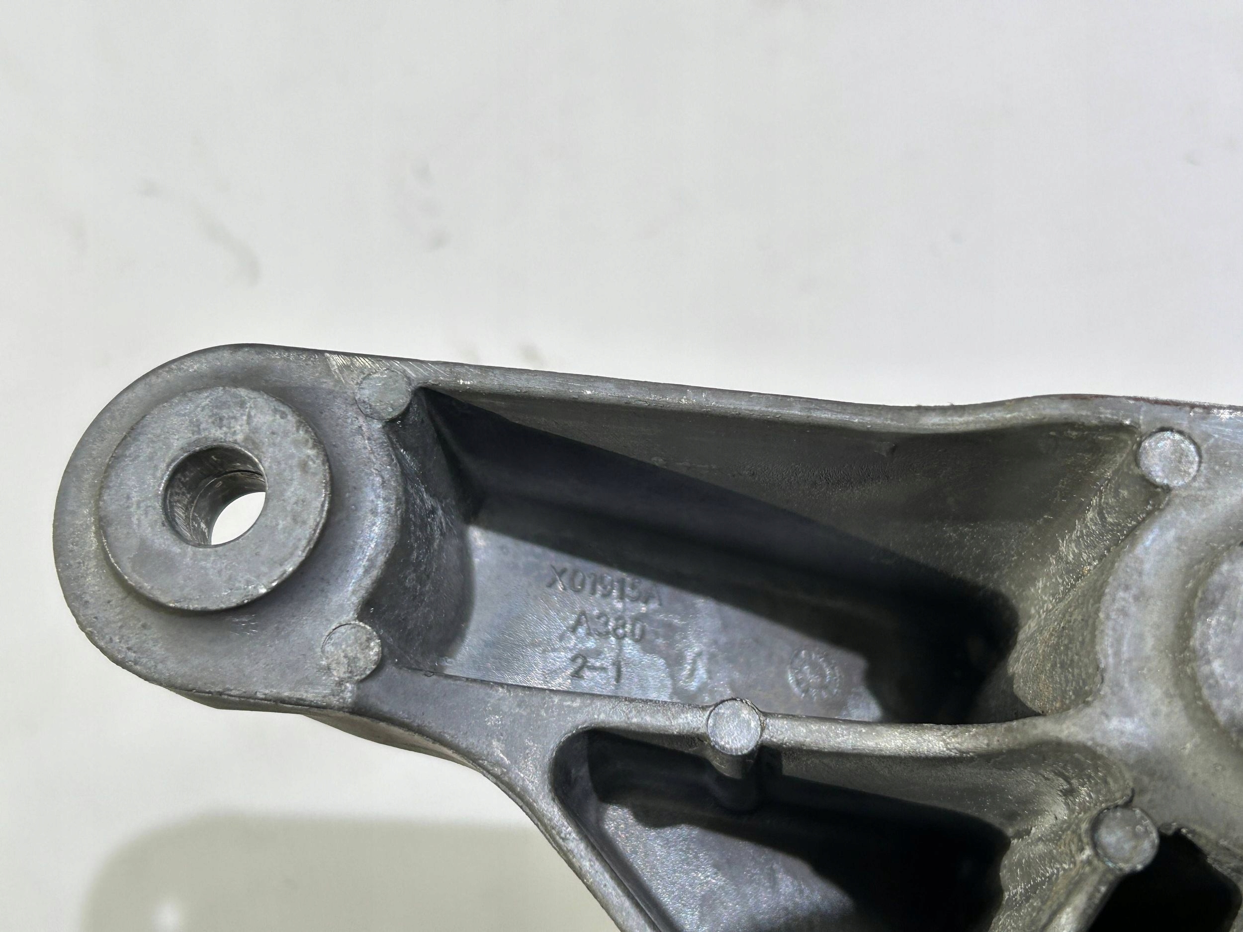engine mount left holder left Chevrolet Camaro 3.6 2009