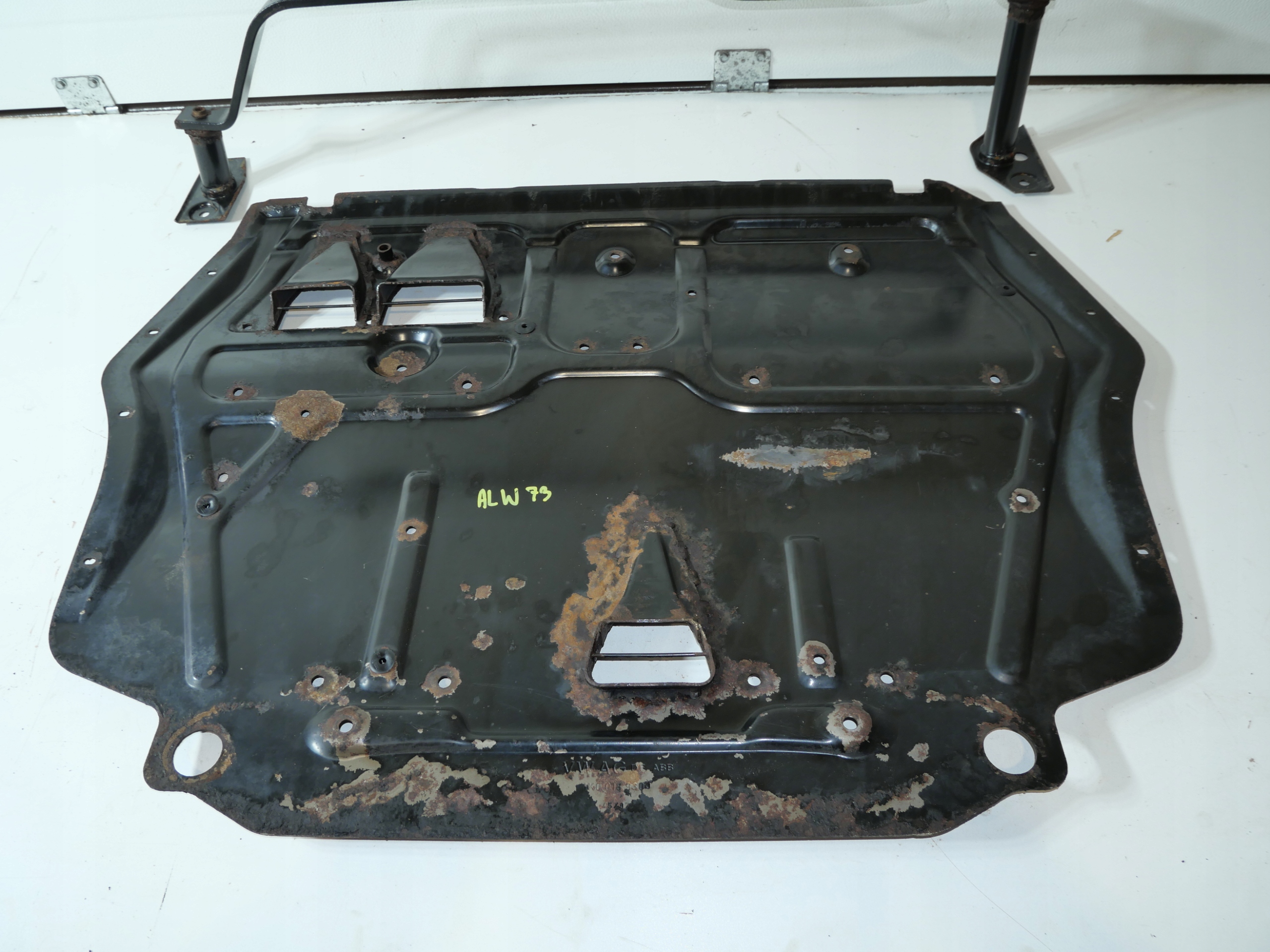 VW cover cover lower below engine 1K0018930J