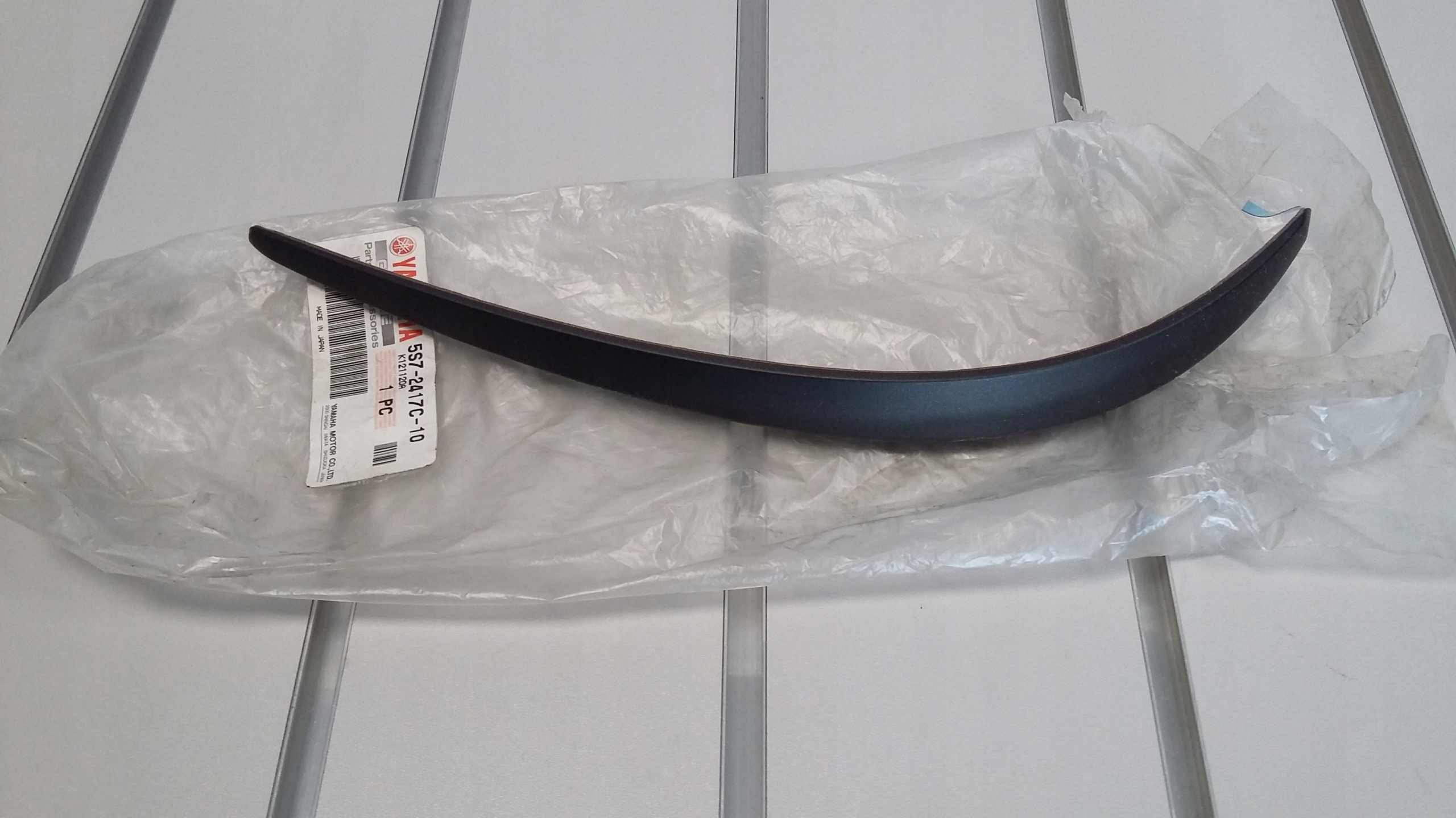 5S7-2417C-10 - Эмблема YAMAHA 5s72417c10