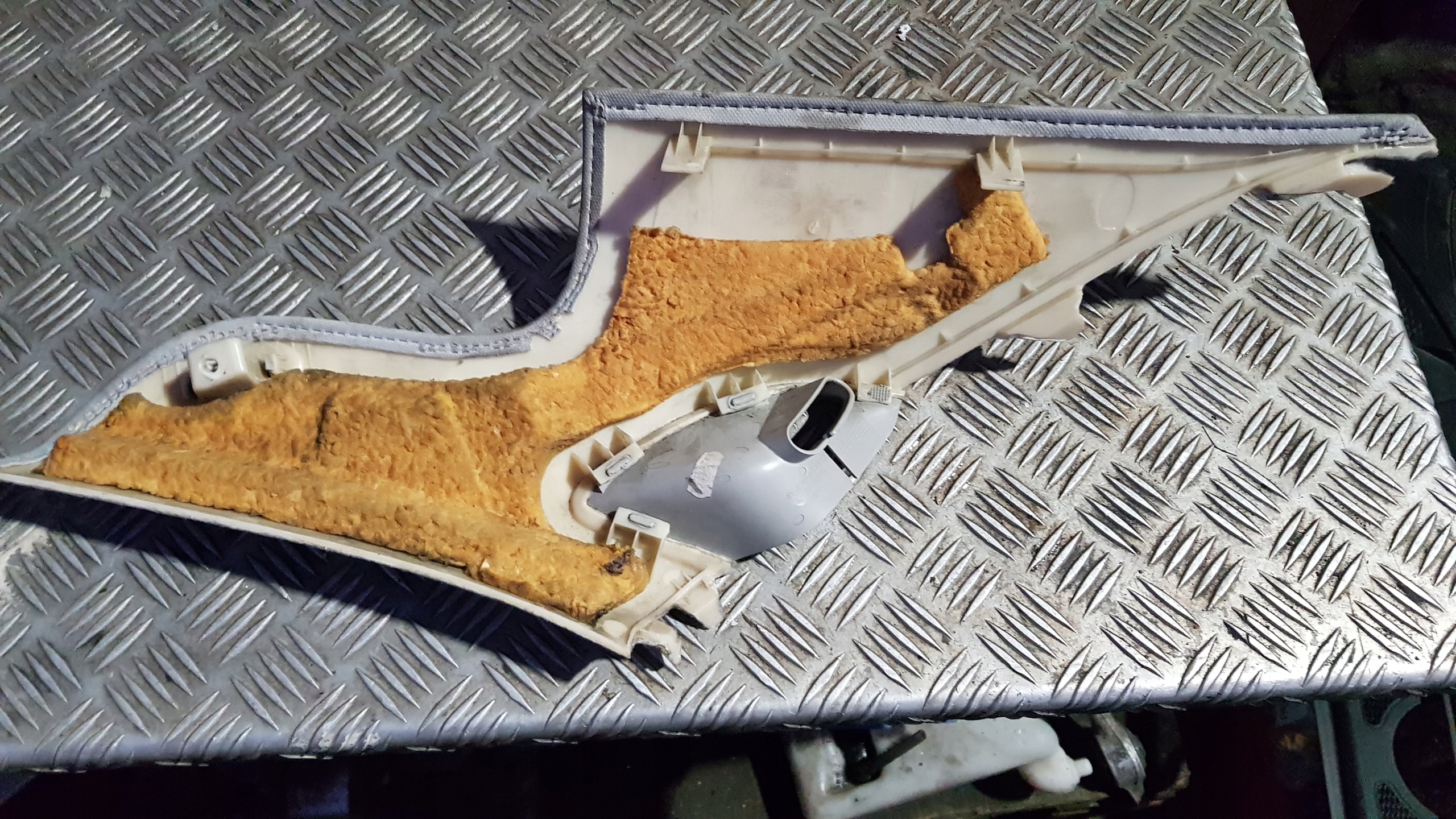 MERCEDES W209 cover SLUPKA left rear part