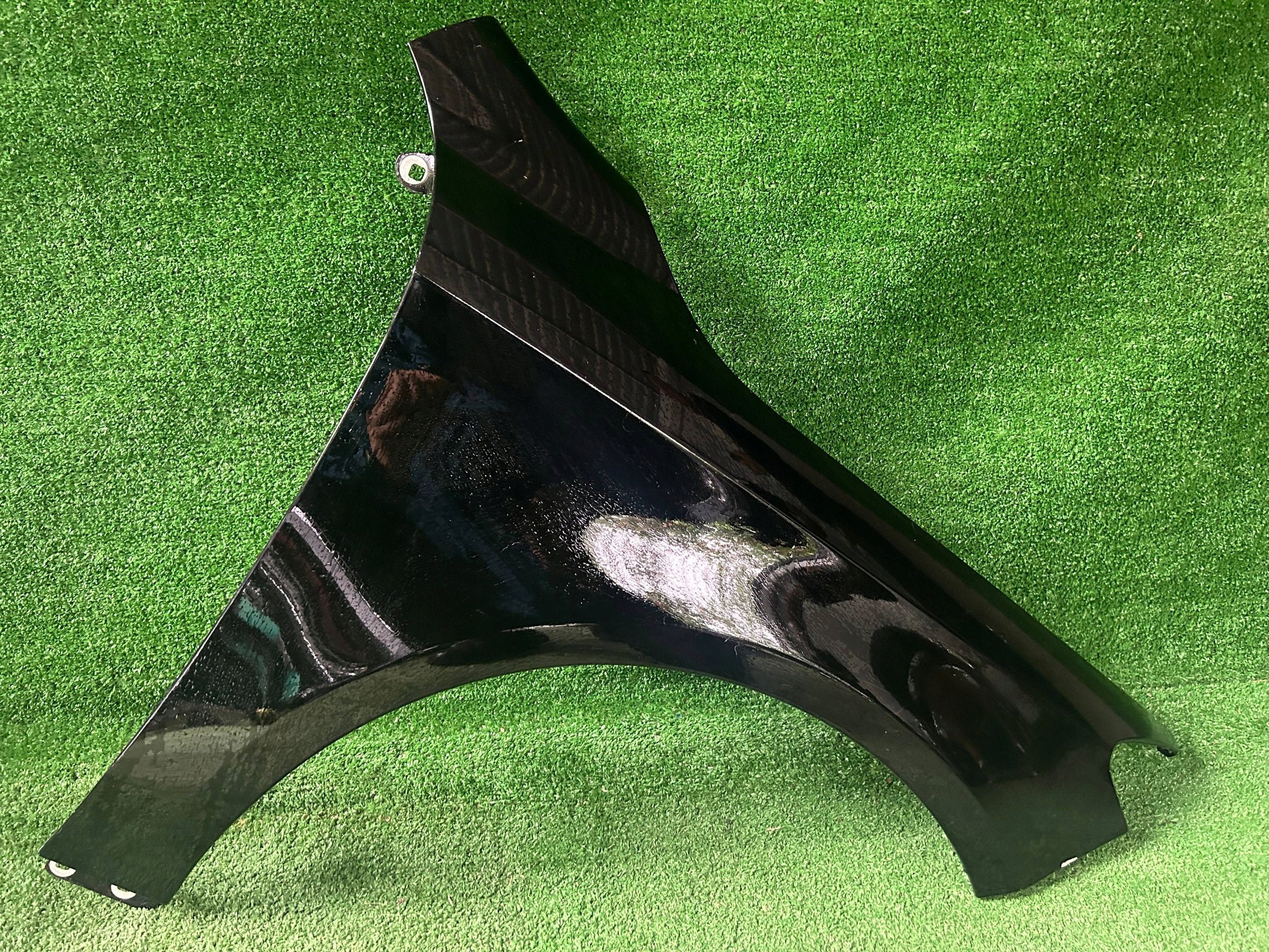 Mercedes-Benz CLA A117 fender right front front