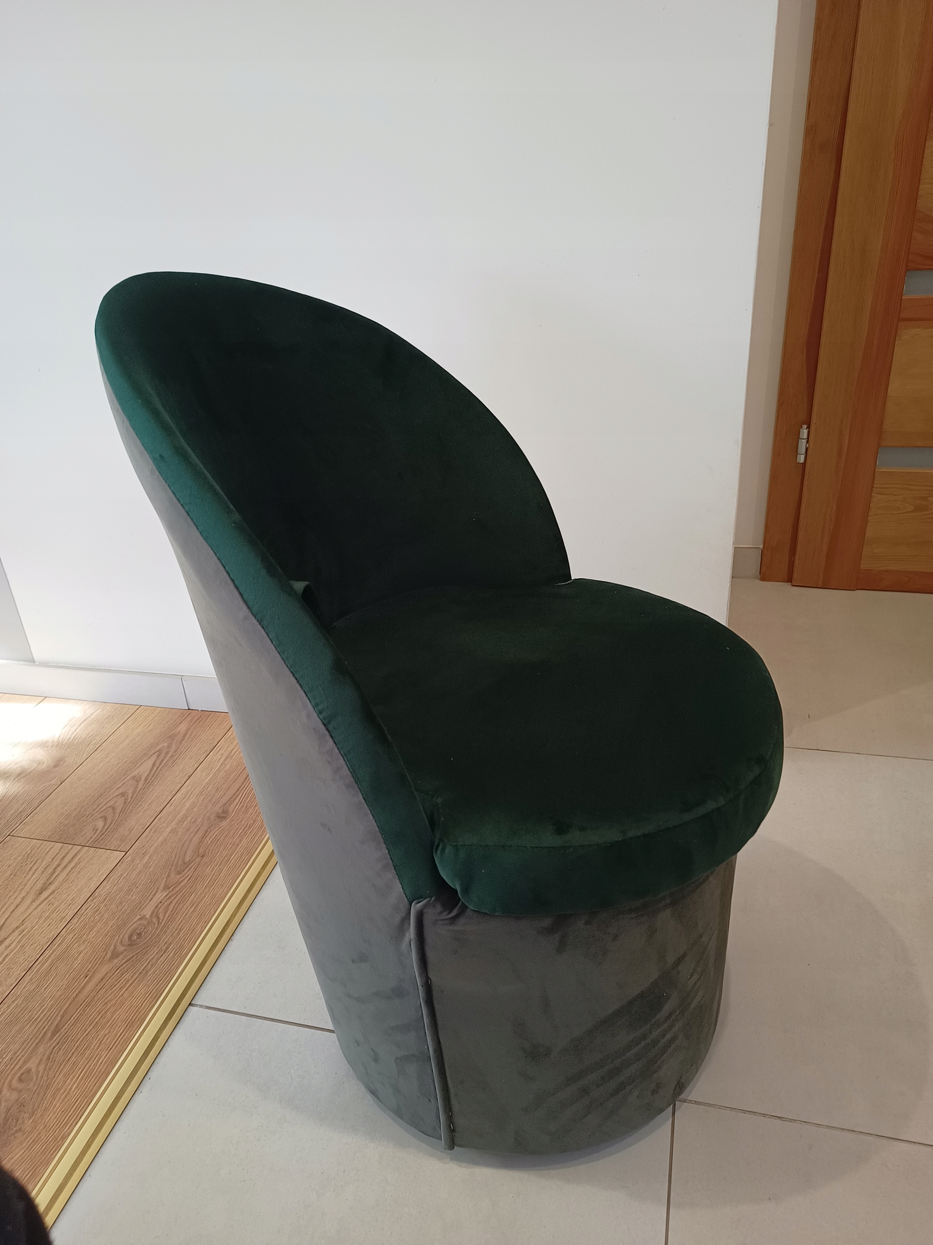 Pufa z oparciem Riva Szerokość mebla 52 cm