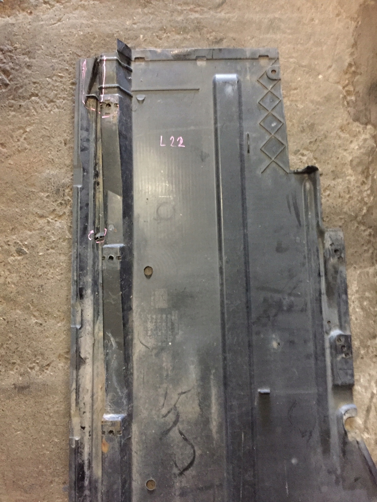 AUDI A4 B8 A5 Blende Abdeckung abdeckung des Bodens Unterfahrschutz links