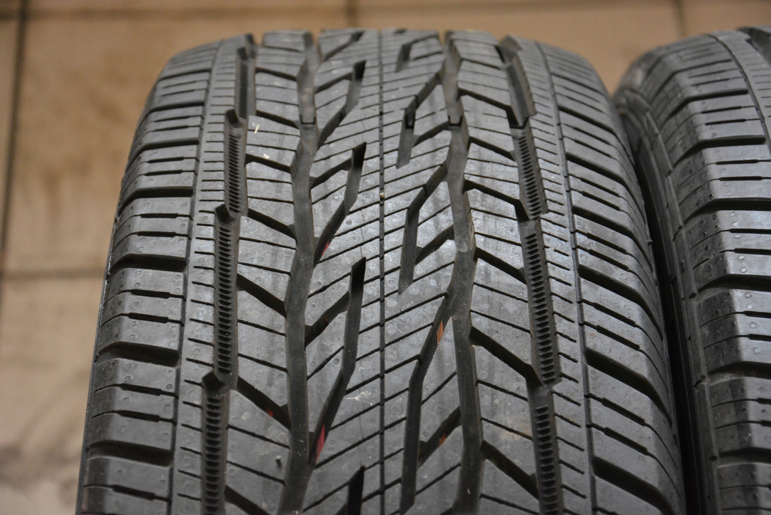 Шини CONTINENTAL 255 / 60R18 4pcs Б / у як нові