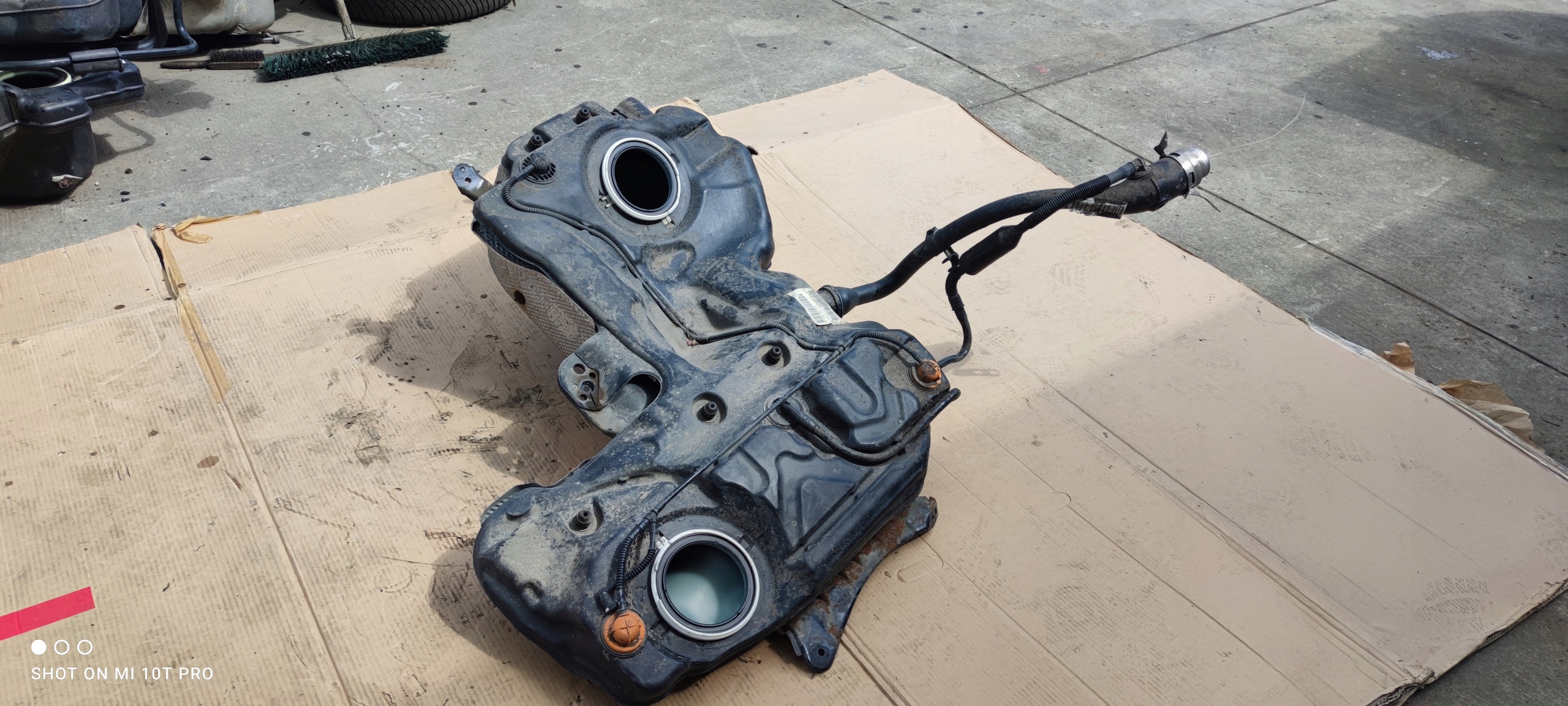 KRAFTSTOFFTANK TANK AUDI A4 B8 A5 8T 8T0201021EF