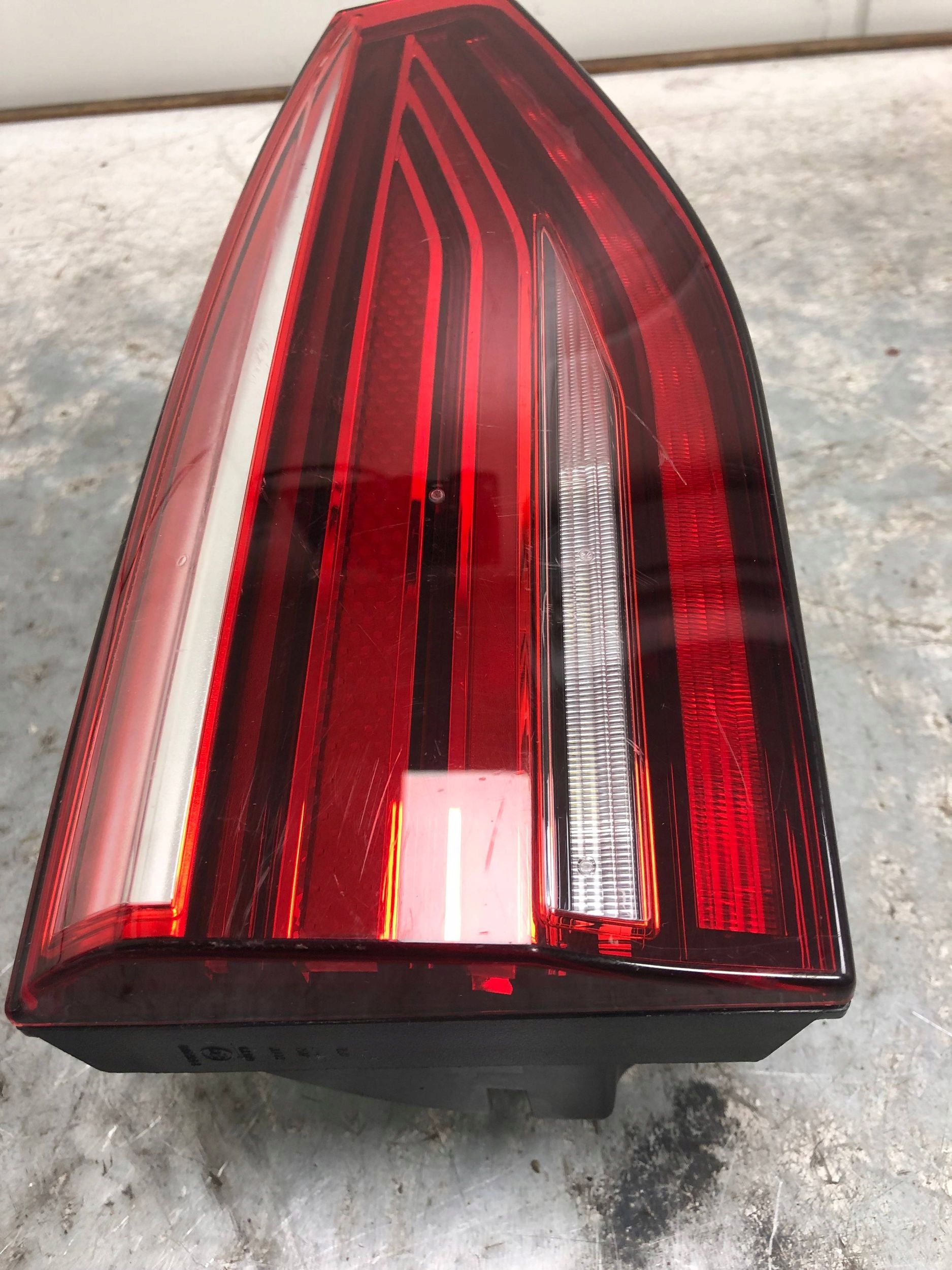 light LED left rear part to the bonnet VW T7 7T0945093