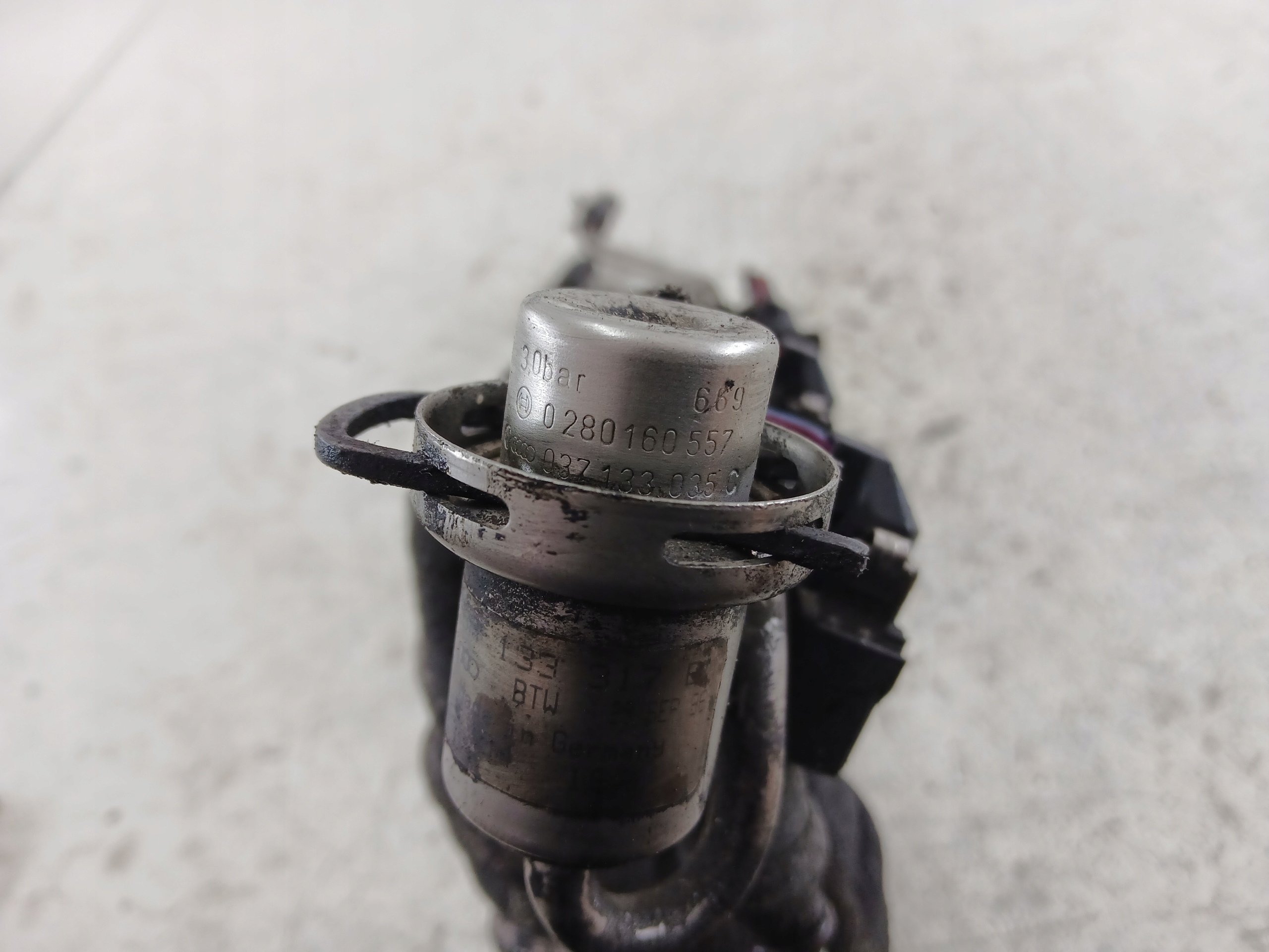 VW GOLF IV AUDI A3 8L 1.8 Rampe injection 06A906031A
