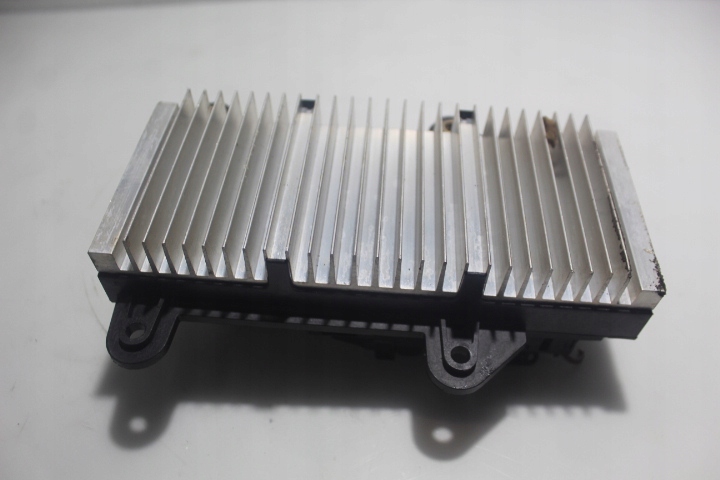 8ES00827001 - Усилитель радиоприемника BMW 7 E65 735I