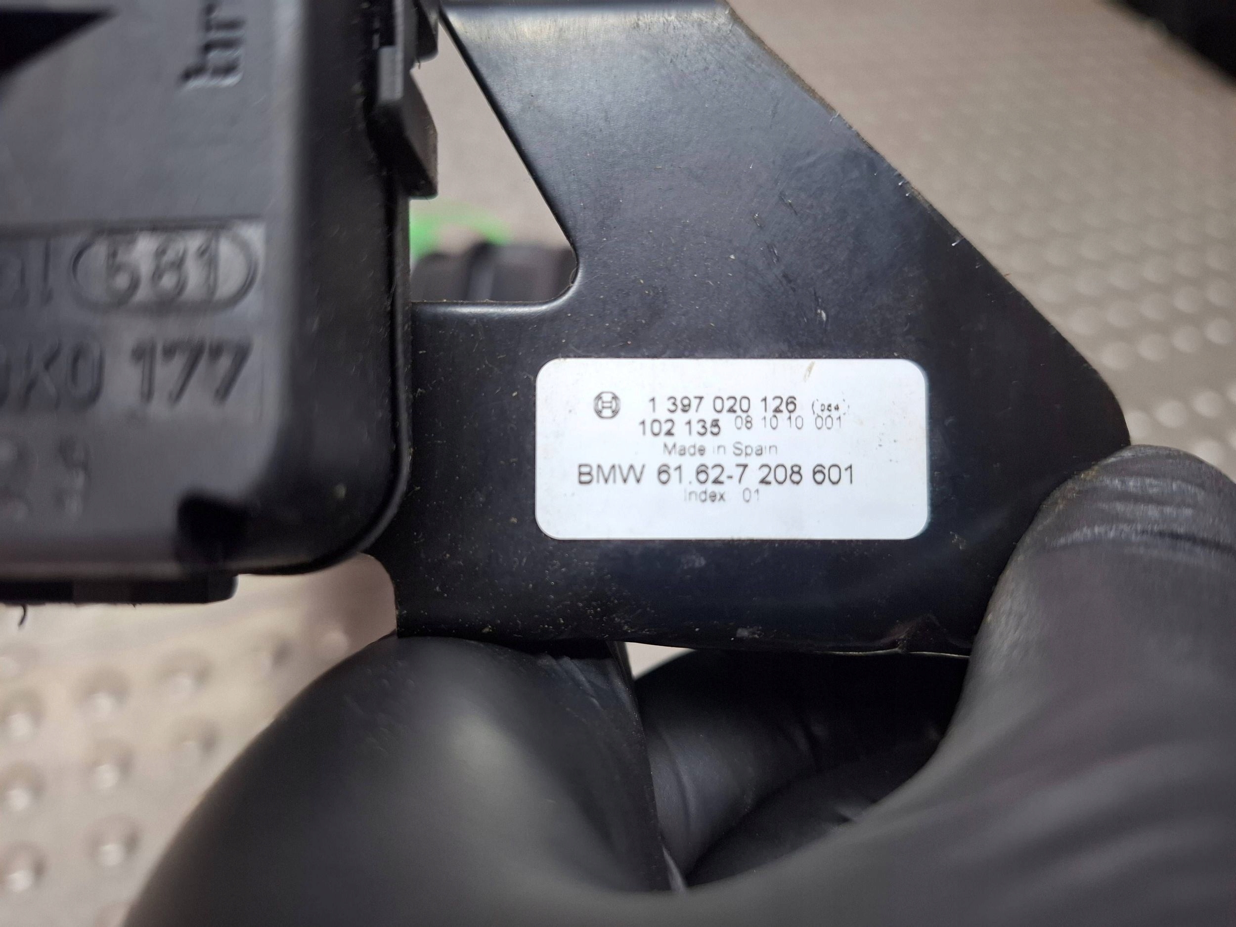 Mécanisme Micro moteur Essuie glaces Arrière 7208601 BMW E61