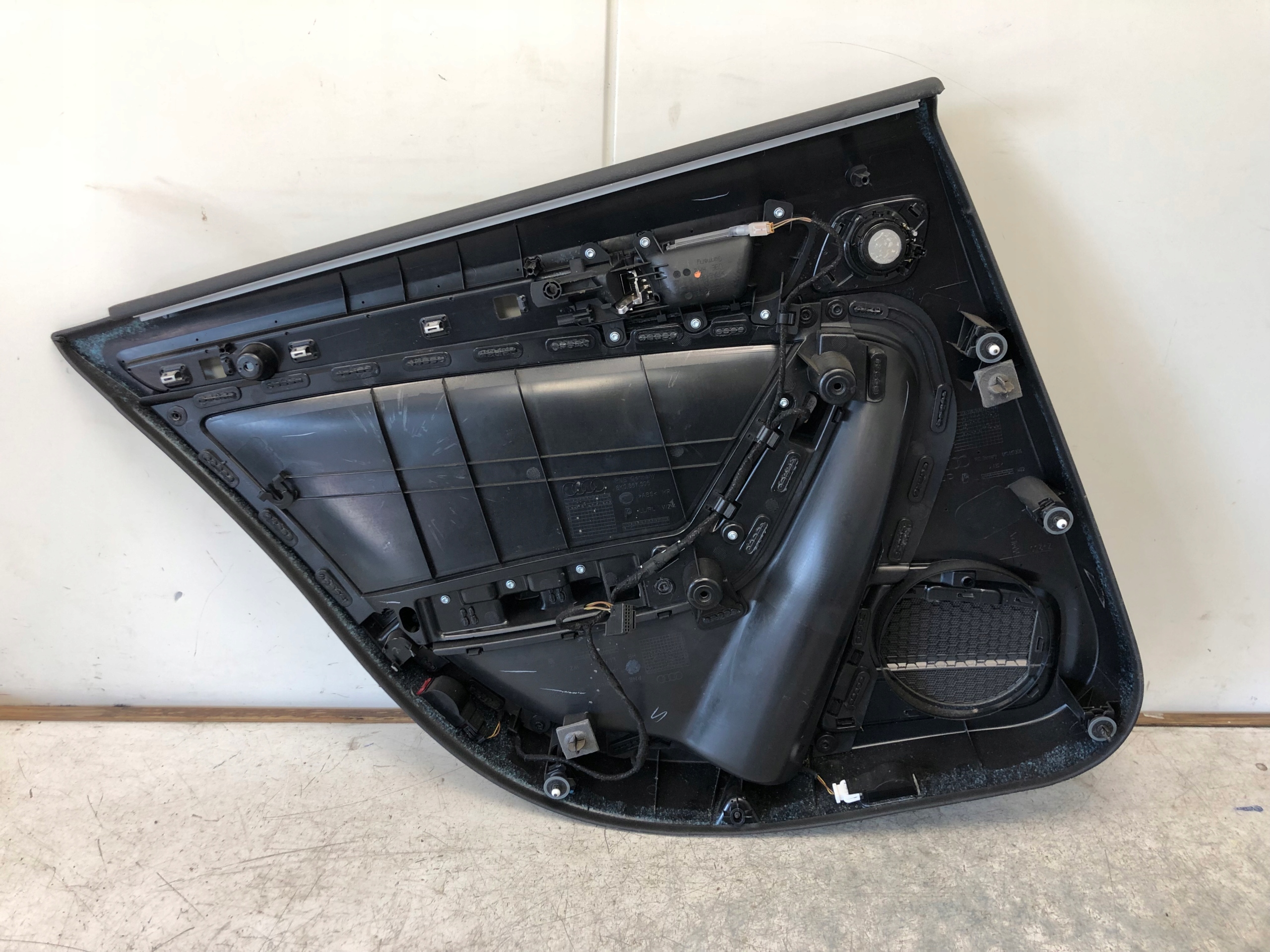 side door right rear part AUDI A4 B8 8K0867306