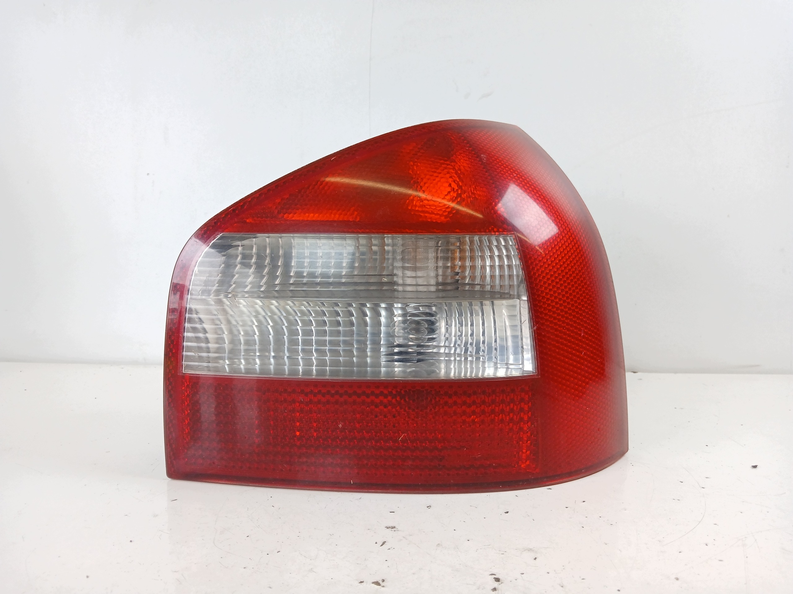 AUDI A3 8L LIFT light right rear part