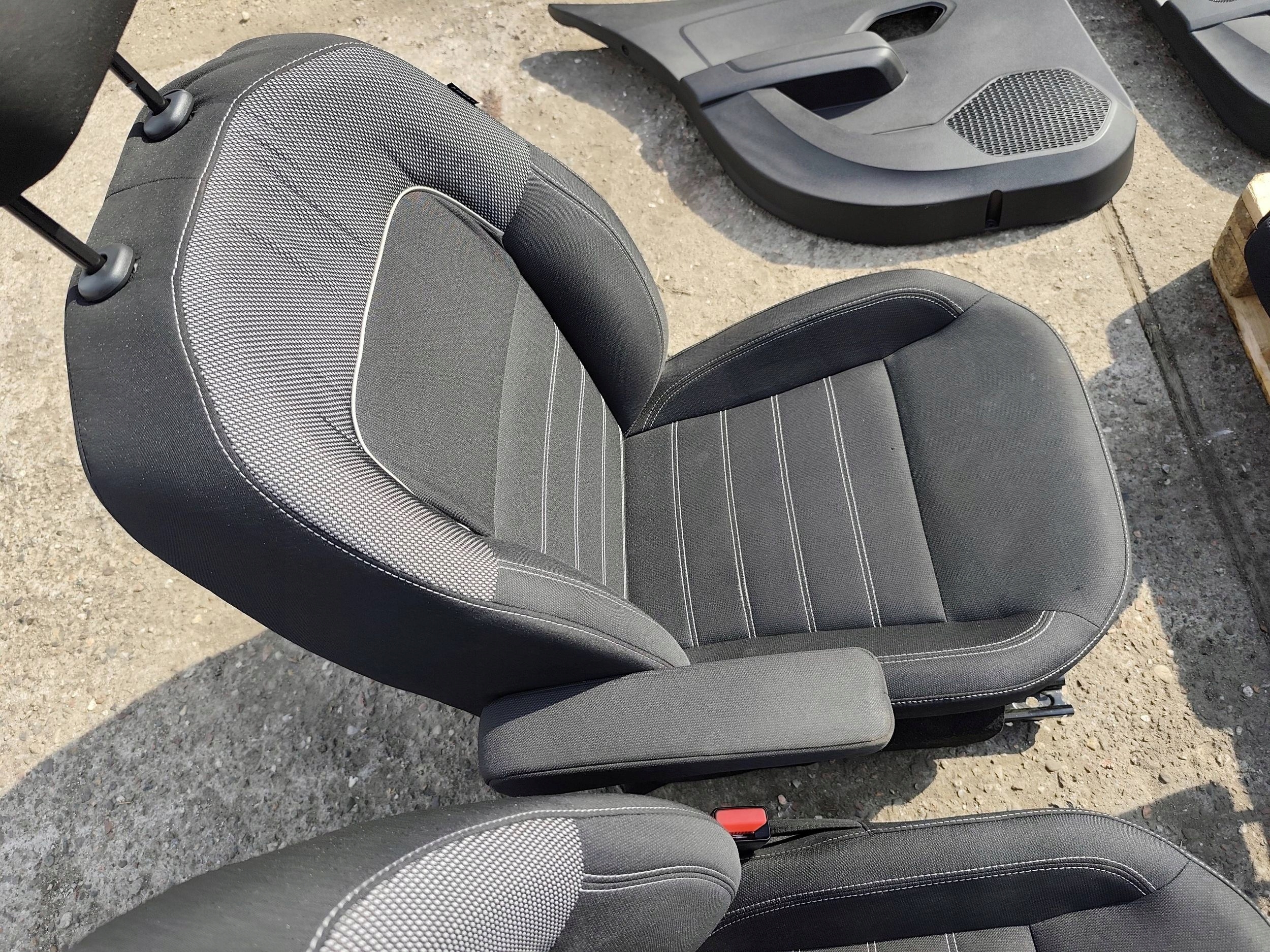 Dacia LOGAN III кресла диван бочки европа комплект