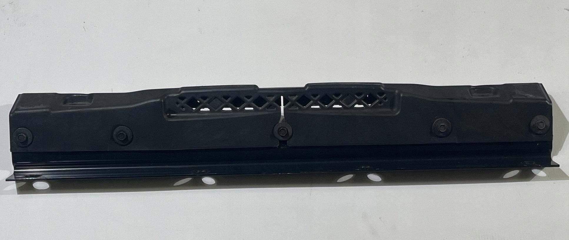 supporto staffa paraurti anteriore superiore Chevrolet Corvette C6 2005-2013