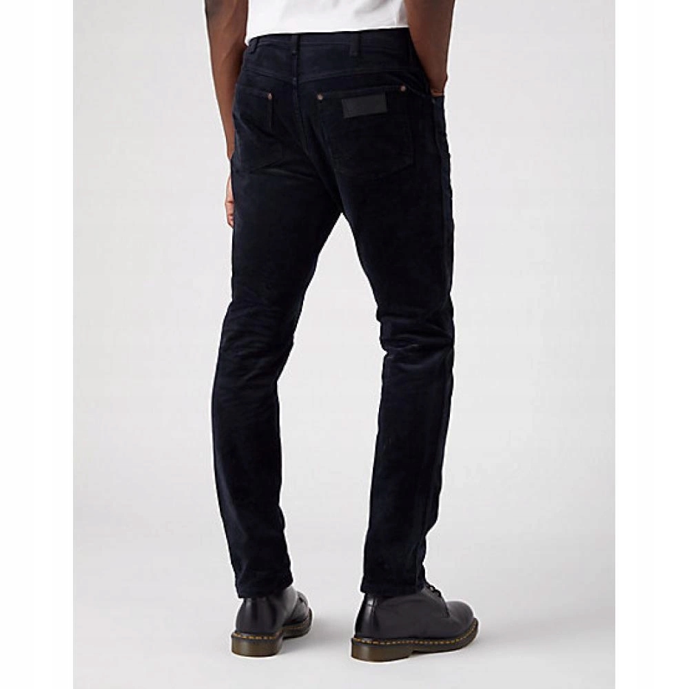 Męskie spodnie zwężane Wrangler Larston Dark Navy 112341461 31/32