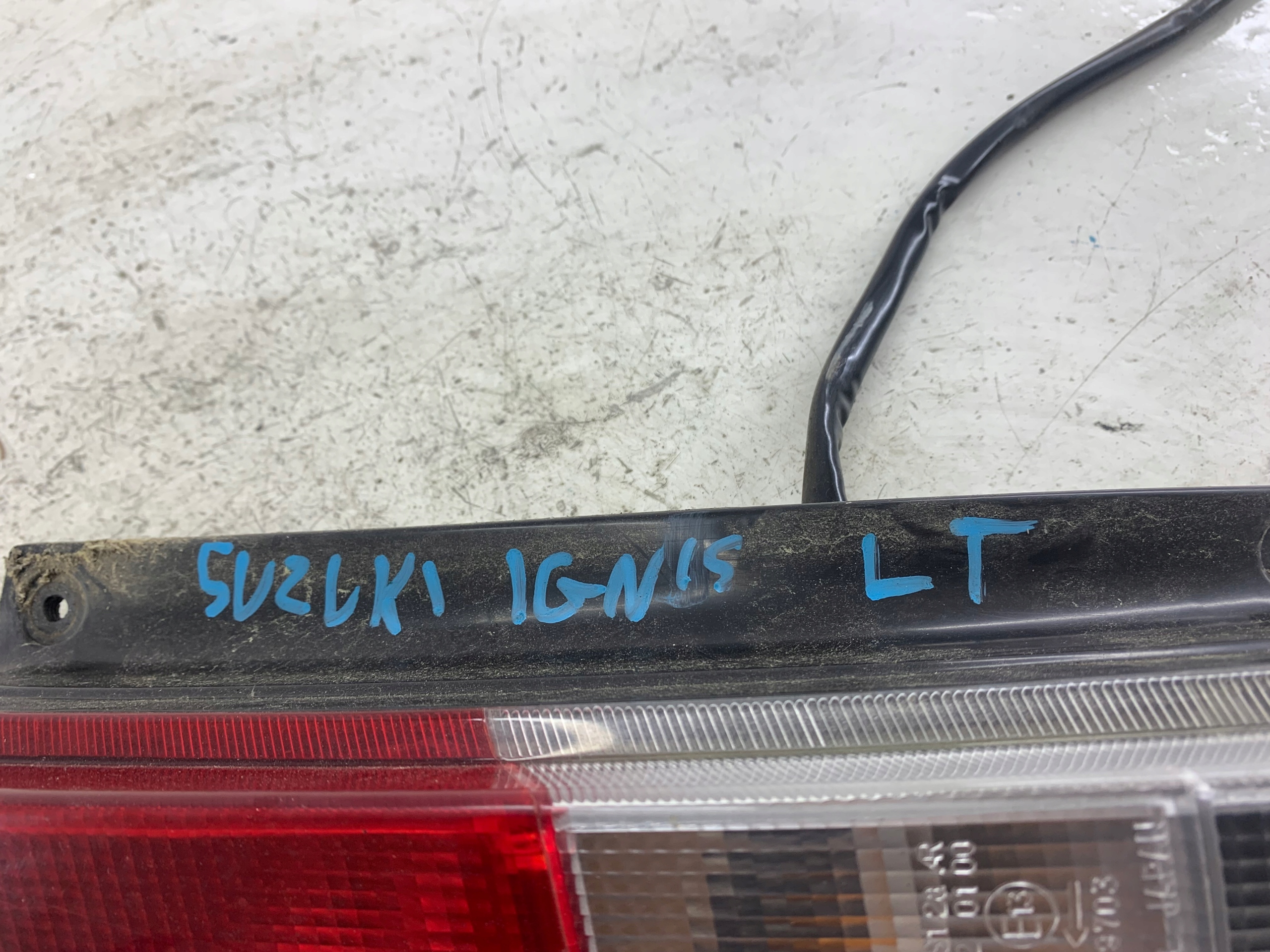 SUZUKI IGNIS light left rear part