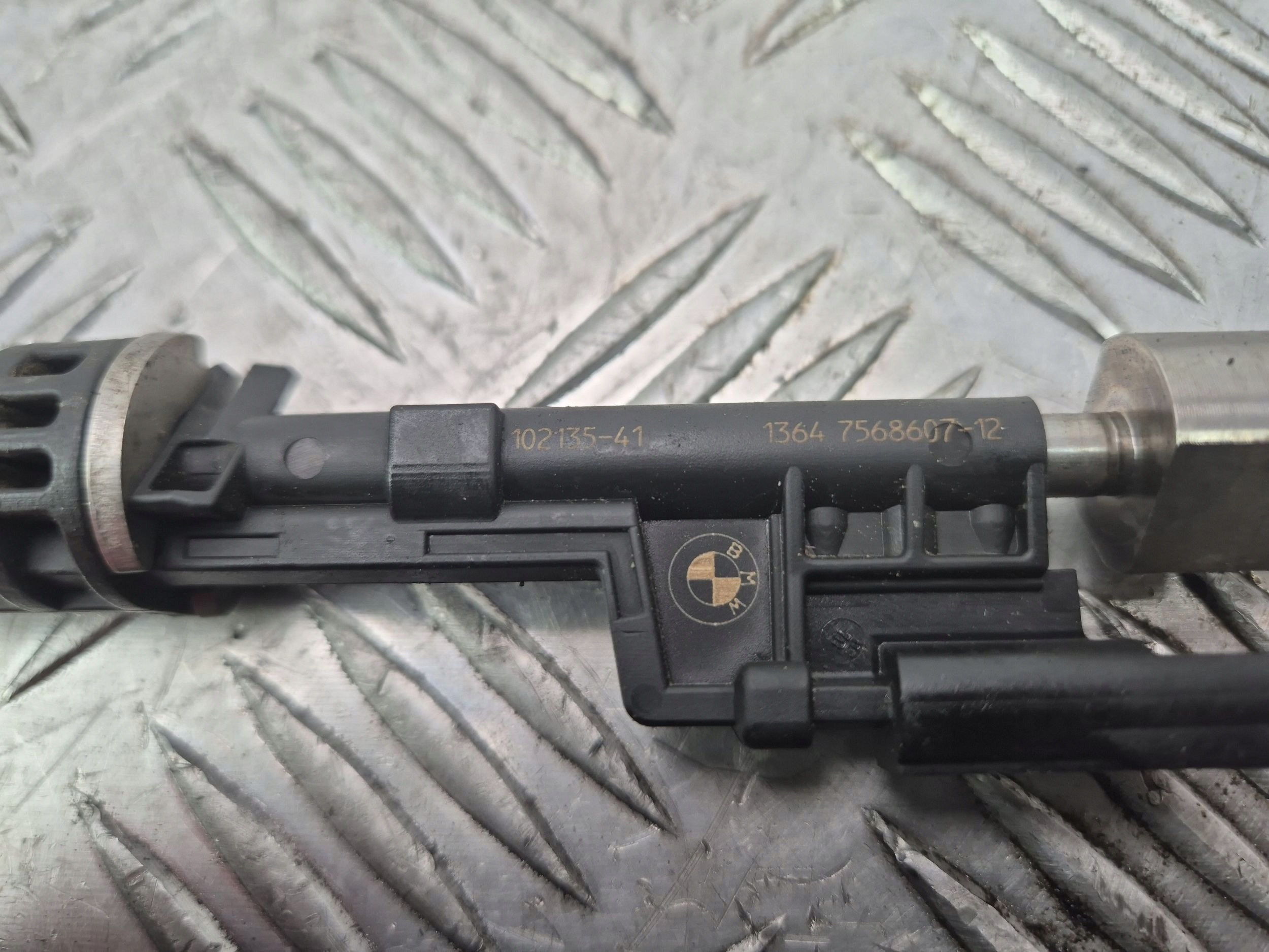 BMW X5 E70 xDrive 40i 3.0 injector 7568607 N55