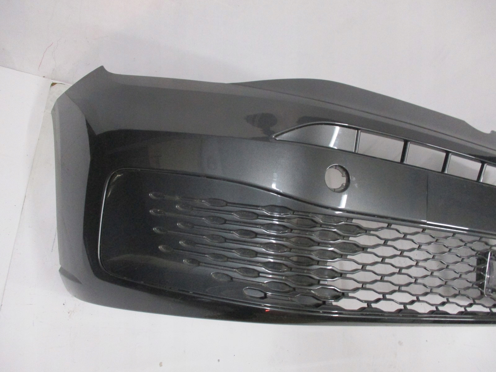 BRANIK PREDNJI DIO VW CADDY 2K7 21R ISPOD RADAR