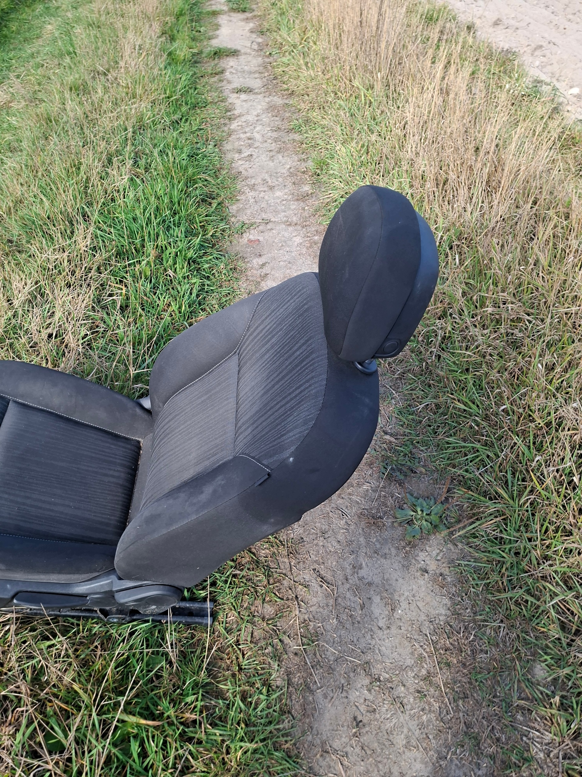 sedačka ľavý opel astra j
