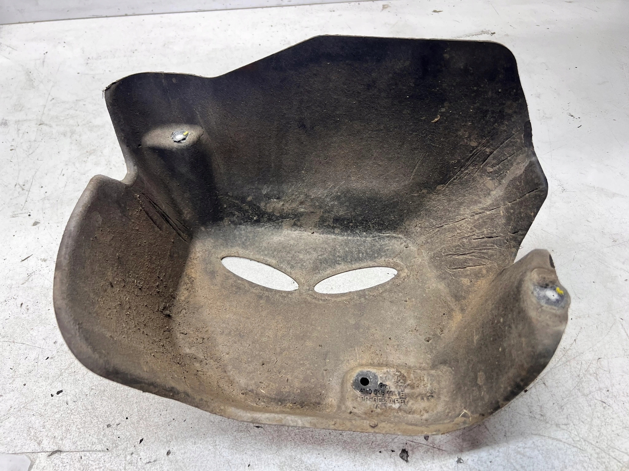 Blende Abdeckung TERMICZNA KOMPRESORA AUDI Q7 4M 4M0616105E