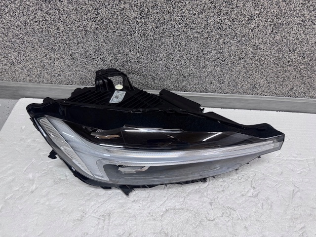 light right Volvo XC60 II Full LED LIFT black 2022