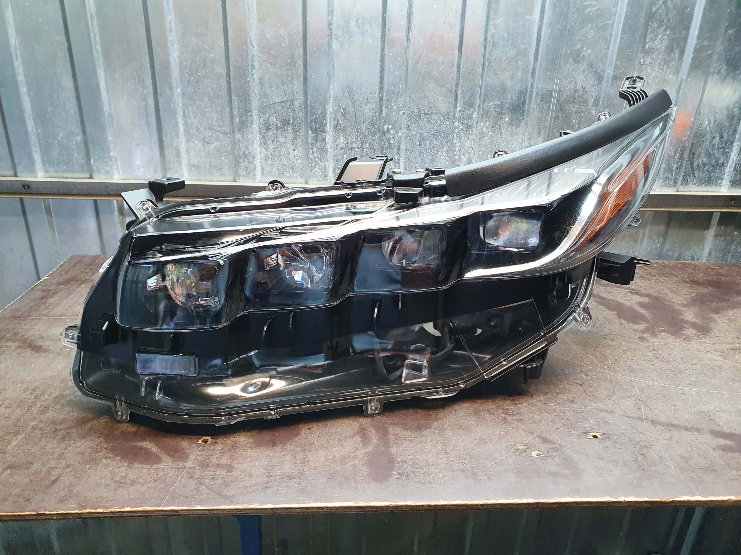 LAMPA PRZÓD LEWA FULL LED TOYOTA PRIUS PRIME