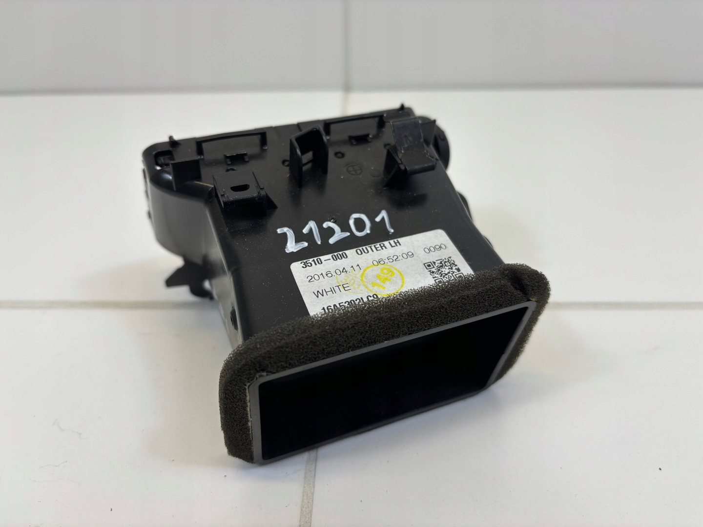 grid air conditioning devices left side Land Rover Discovery Sport 2017 16A5302LC9