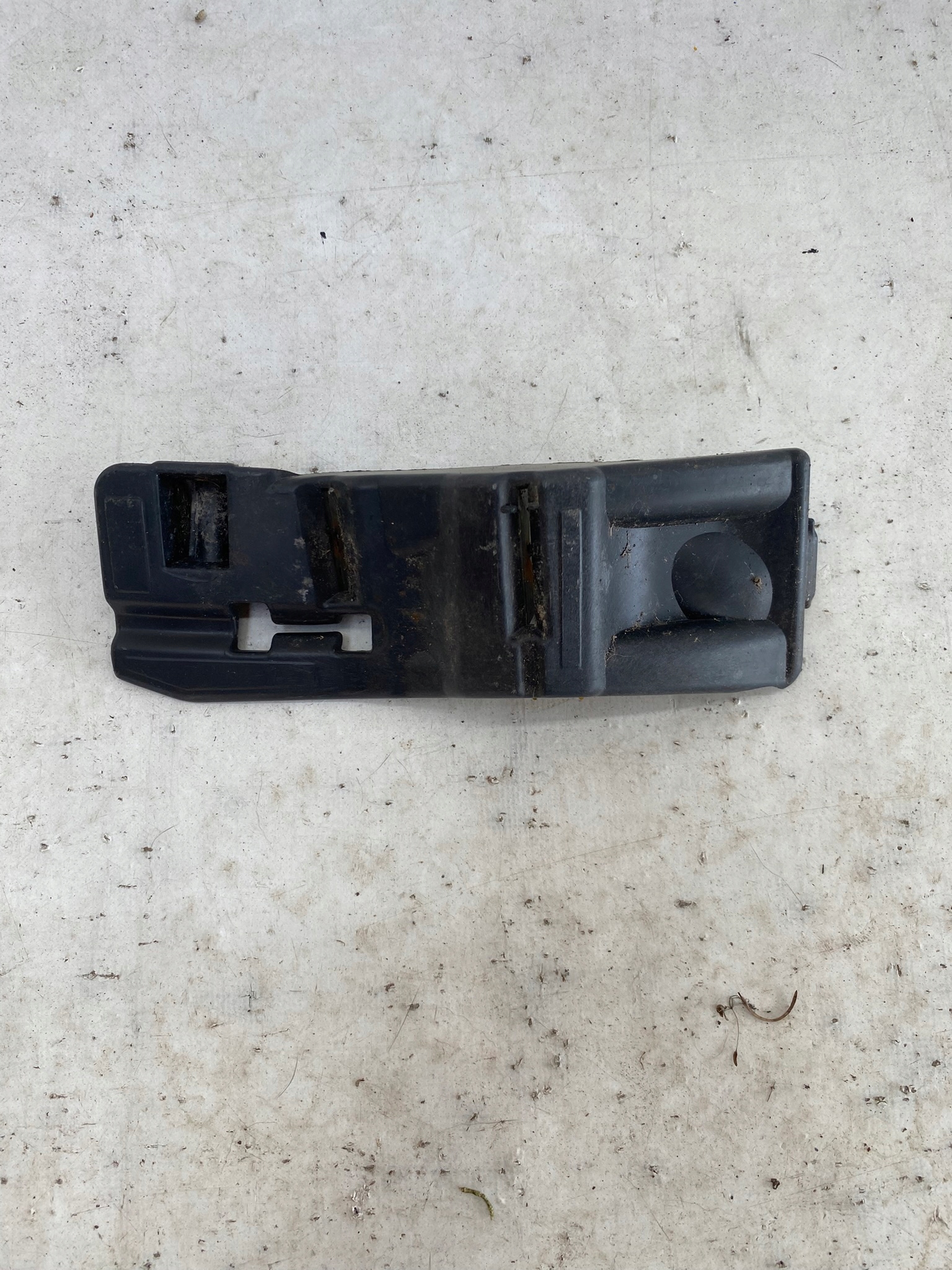RENAULT LAGUNA III 07- bumper bracket left front P0013709