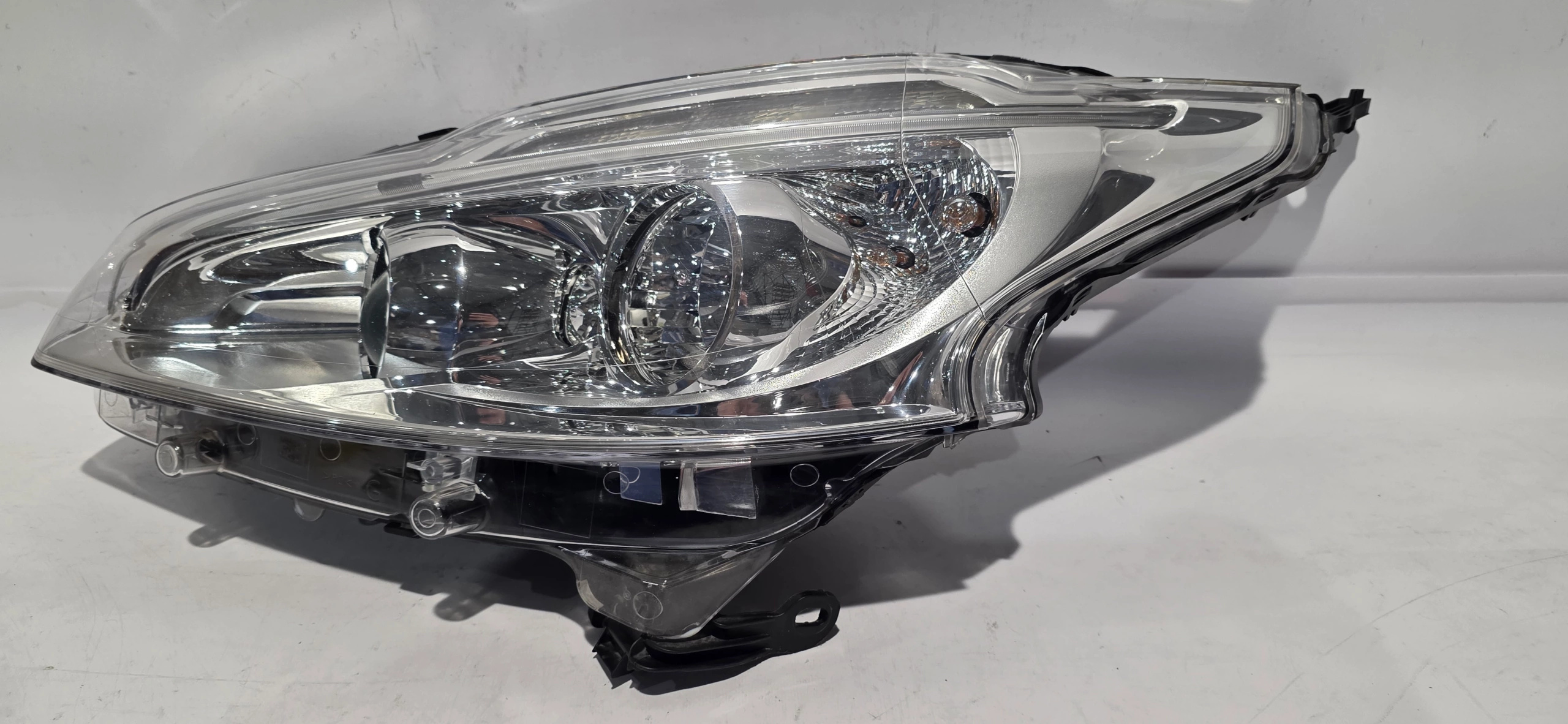 light left front lens LED PEUGEOT 208 12-15 original 9802221480