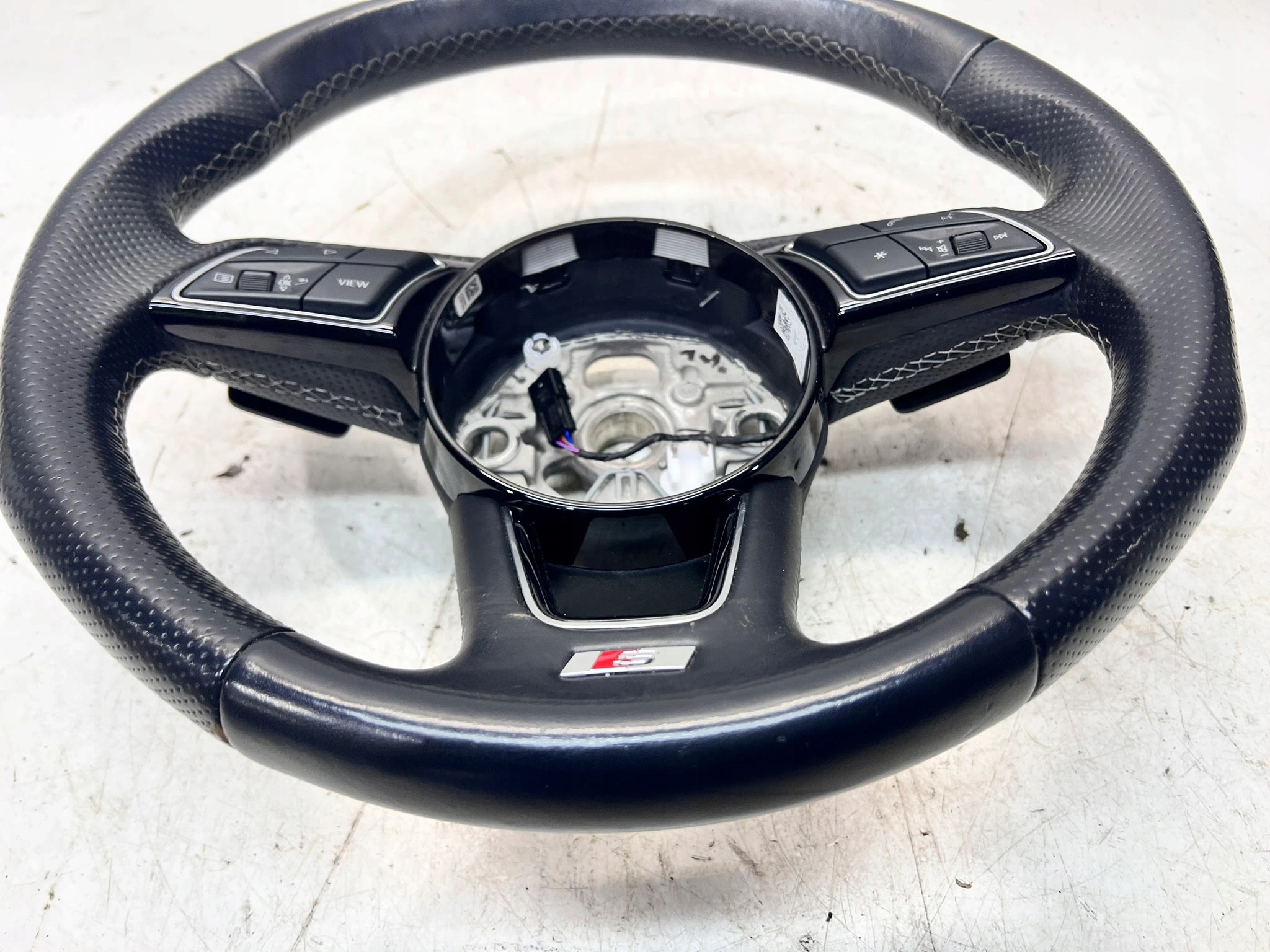 lenkrad S LINE Leder MULTIFUNKCJA AUDI A3 8Y 82A419091AD