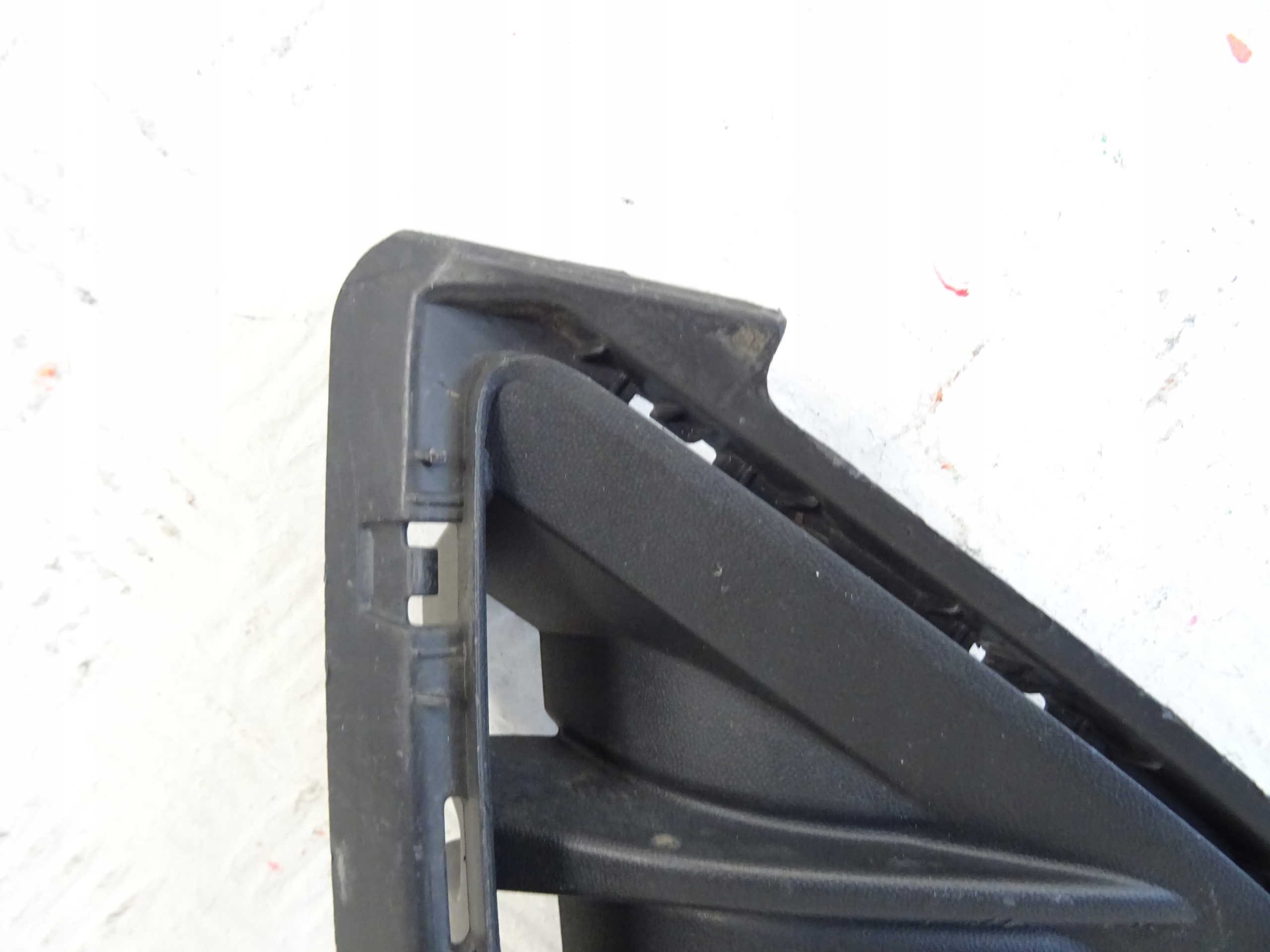 grid of a bumper front front left VW ID4 ID.4 11A807819 PDC