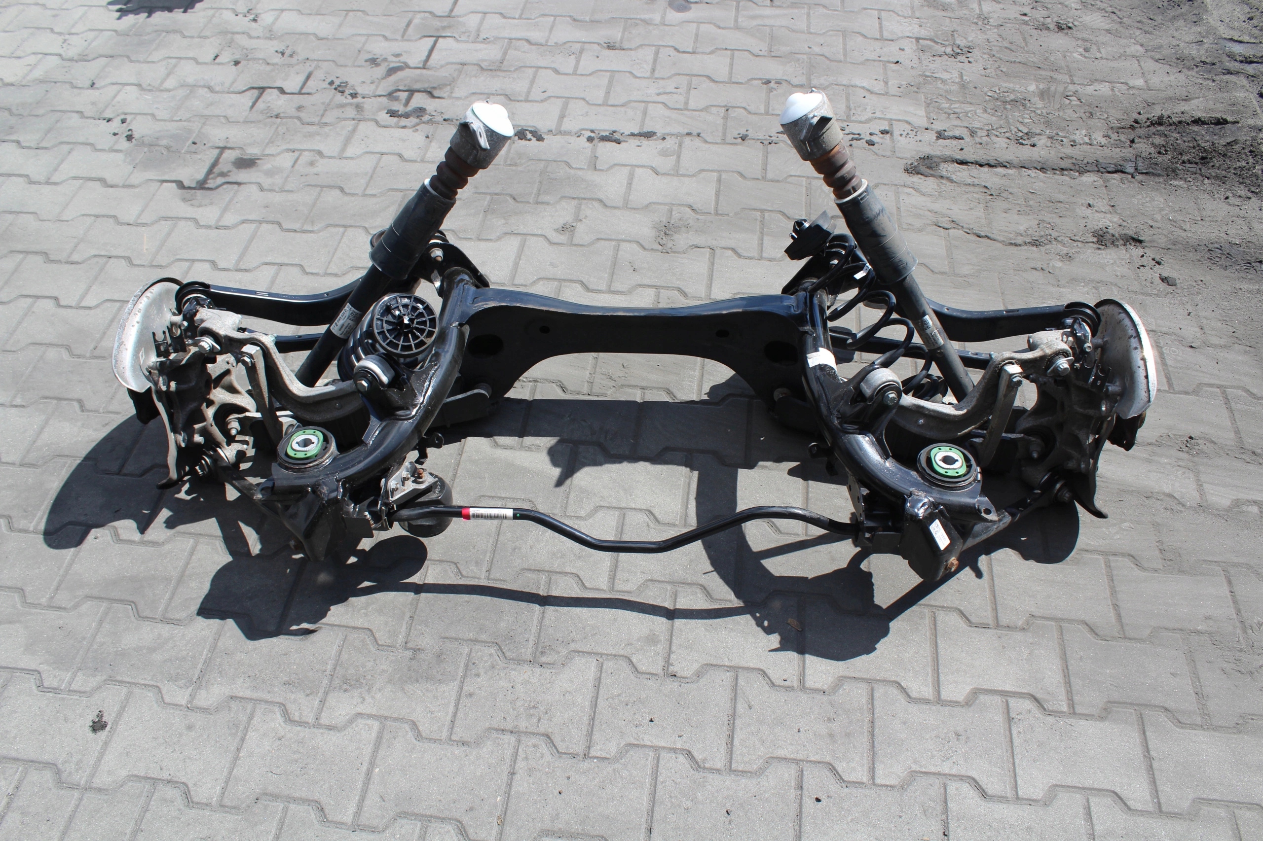 Audi A4 B9 zawieszenie wózek tył 8W0505235AM