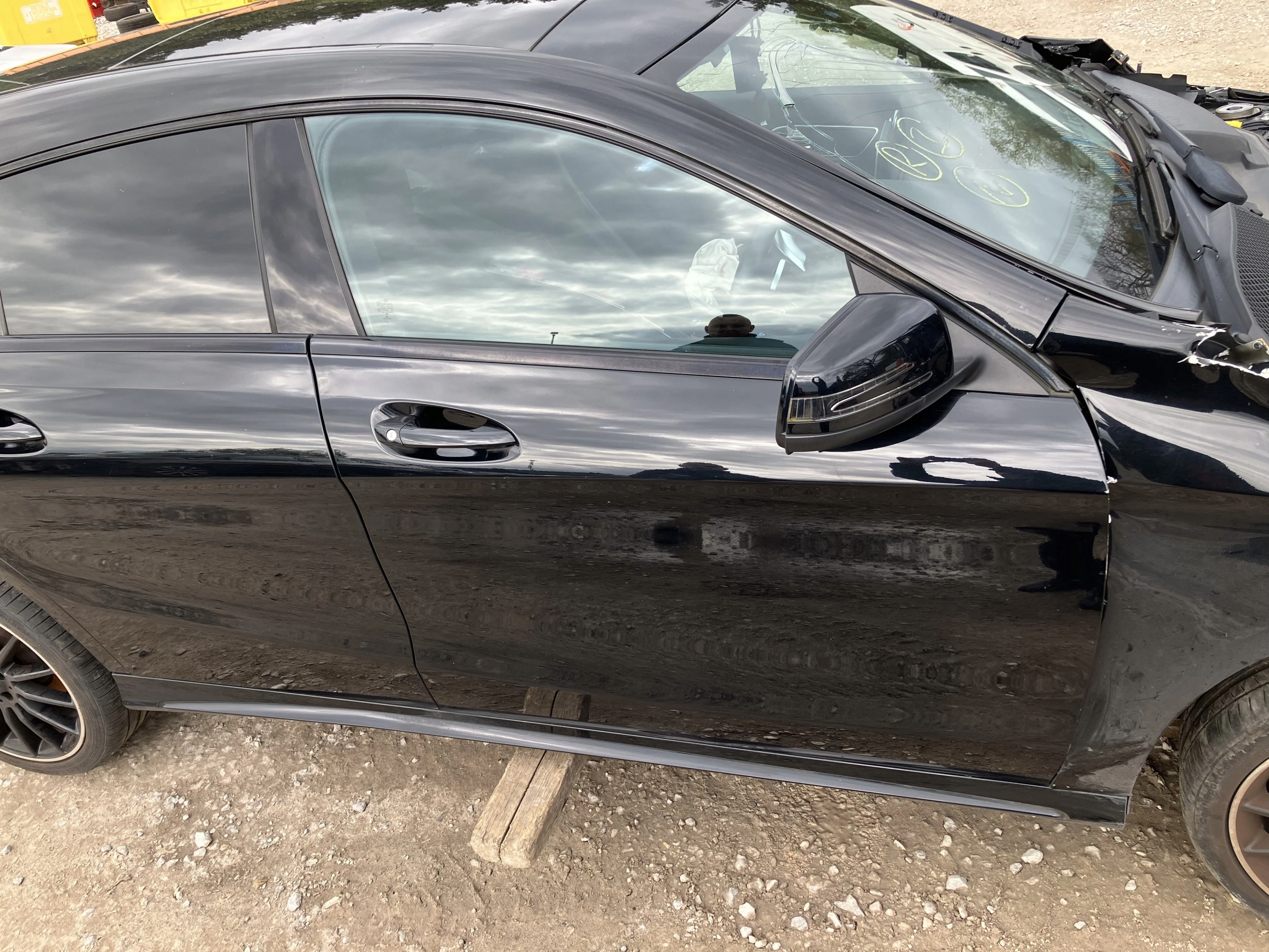 ДВЕРИ ПРАВЫЙ ПЕРЕД MERCEDES КЛА W117 191