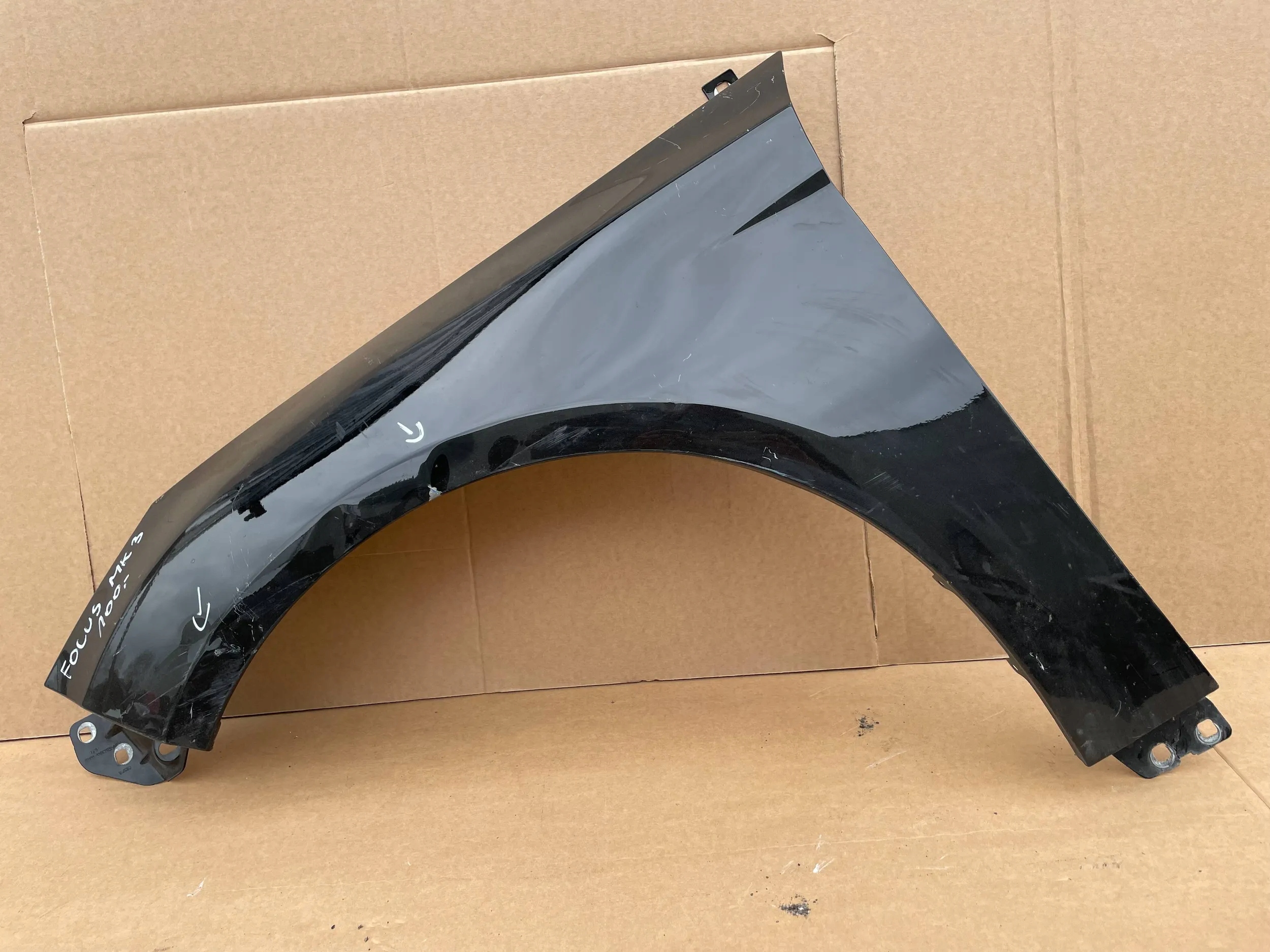 Ford Focus MK3 BŁOTNIK PRZEDNI PRZÓD LEWY