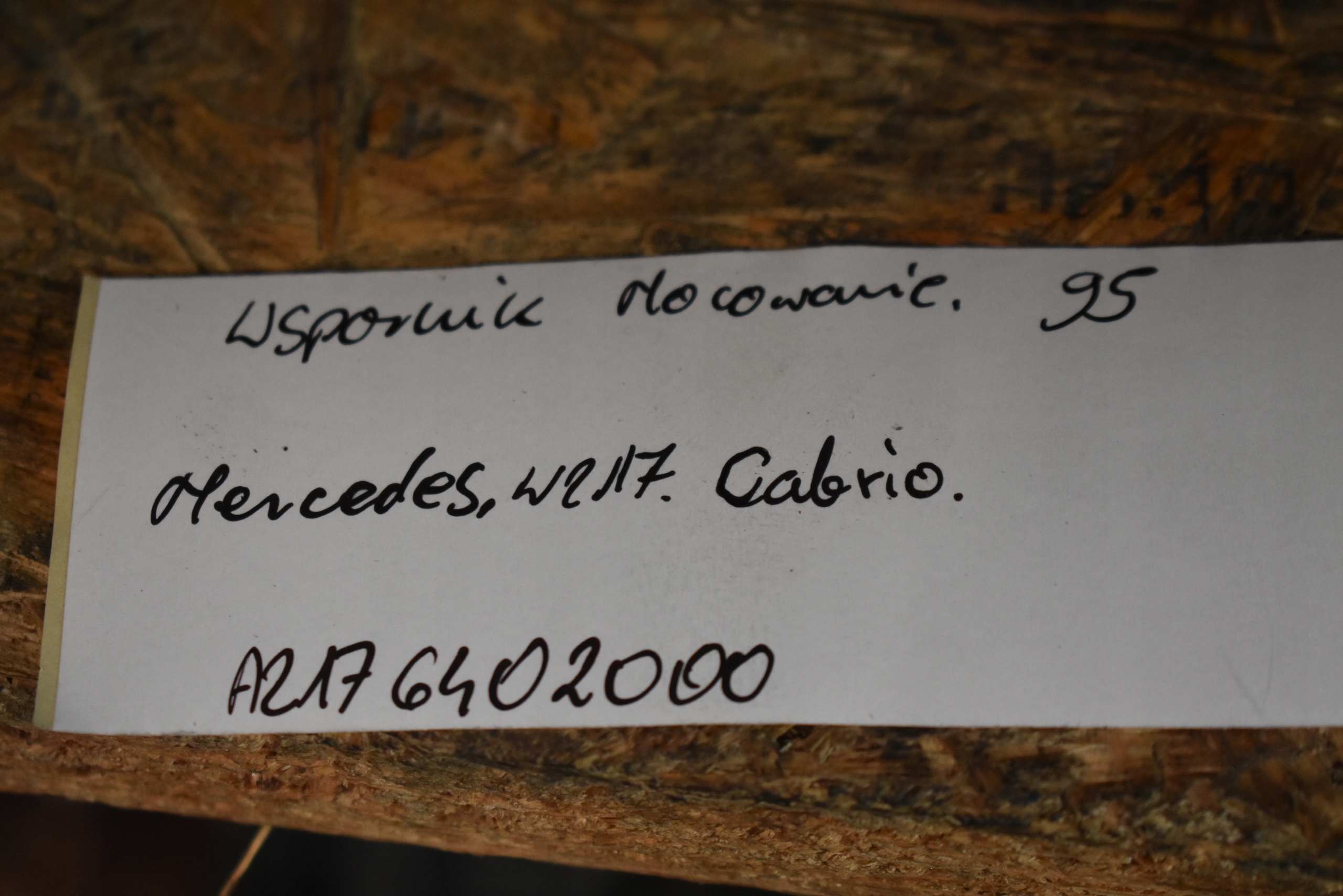 IDEALNY CONSOLE SUPPORT PLAQUE MERCEDES W217 CABRIO 1