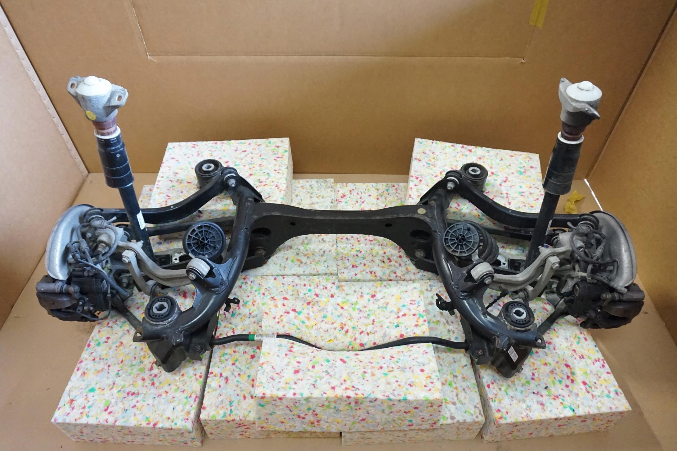 OŚ TYLNA BELKA AUDI A4 B9 8W S-LINE 8W0505235S Wersja Europejska