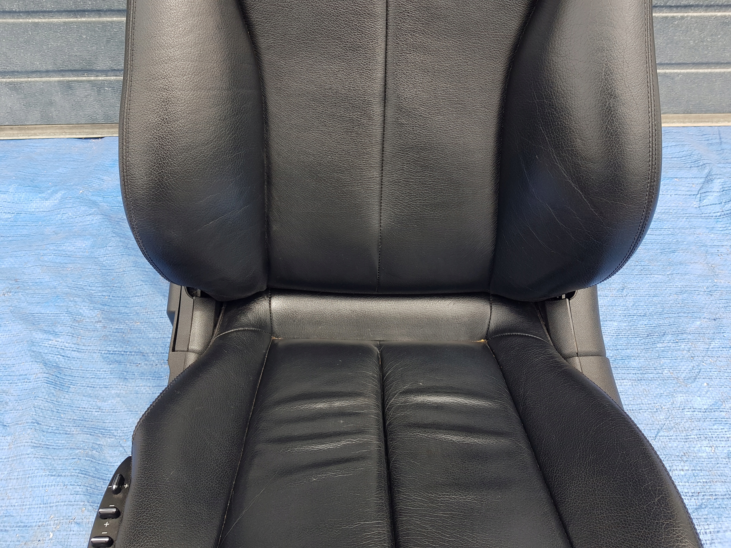 MERCEDES CLK W209 seat front left driver´s leather