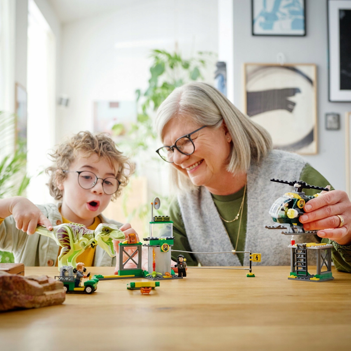 LEGO JURASSIC WORLD UCIECZKA TYRANOZAURA Stan opakowania oryginalne