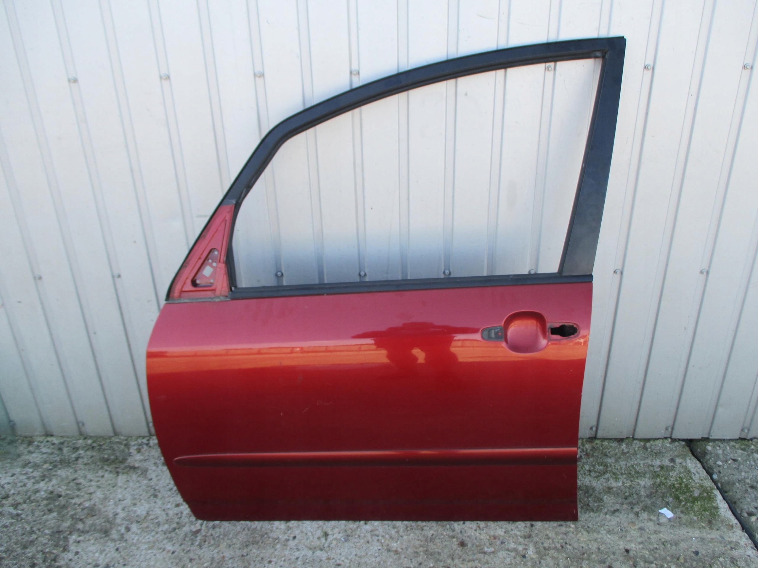 TOYOTA COROLLA VERSO 01-04 DRZWI LEWE PRZEDNIE