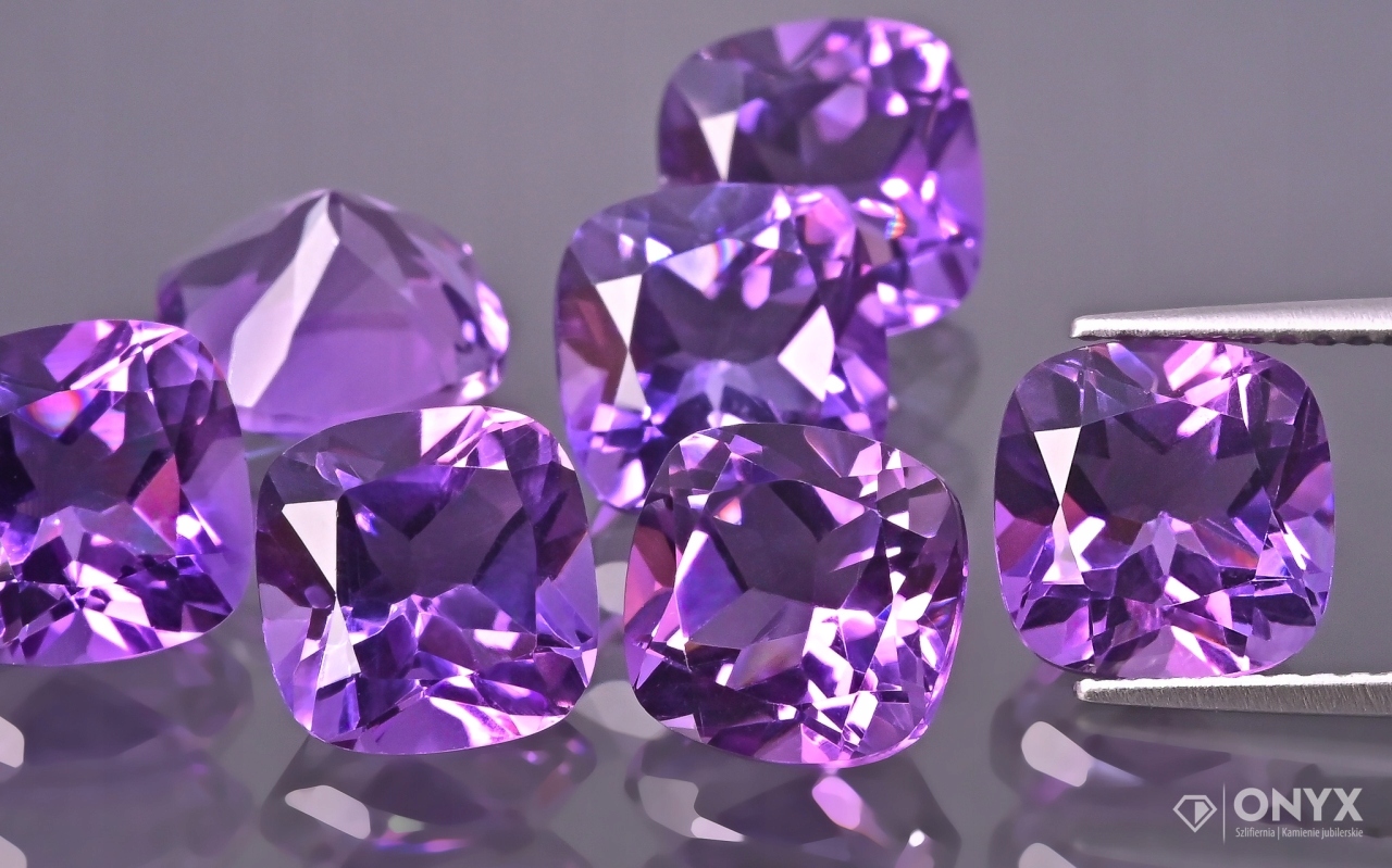 Ametyst A fazetovaný cushion 8x8 mm